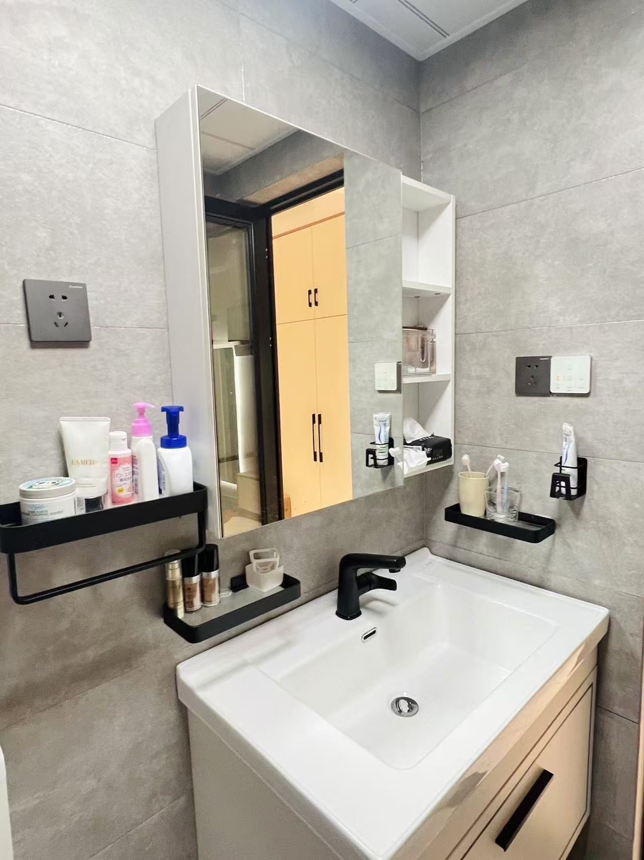 英伦首府金域豪廷 1室1厅1卫 1800.0元/月 英伦首府金域豪廷 1室1厅1卫 1800.0元/月室内图