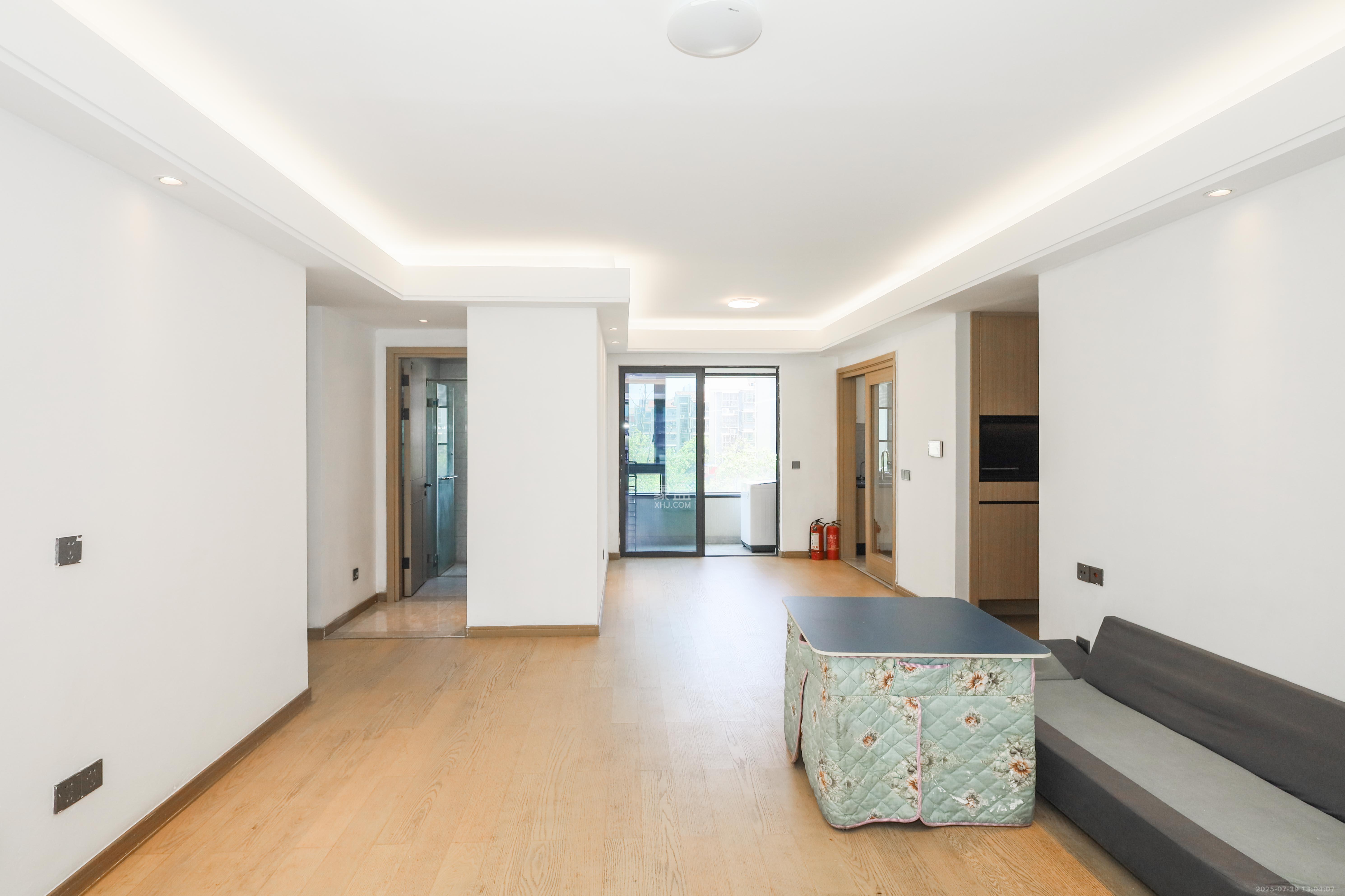 爱家当代境 4室2厅2卫 170.0万 爱家当代境 4室2厅2卫 170.0万客厅