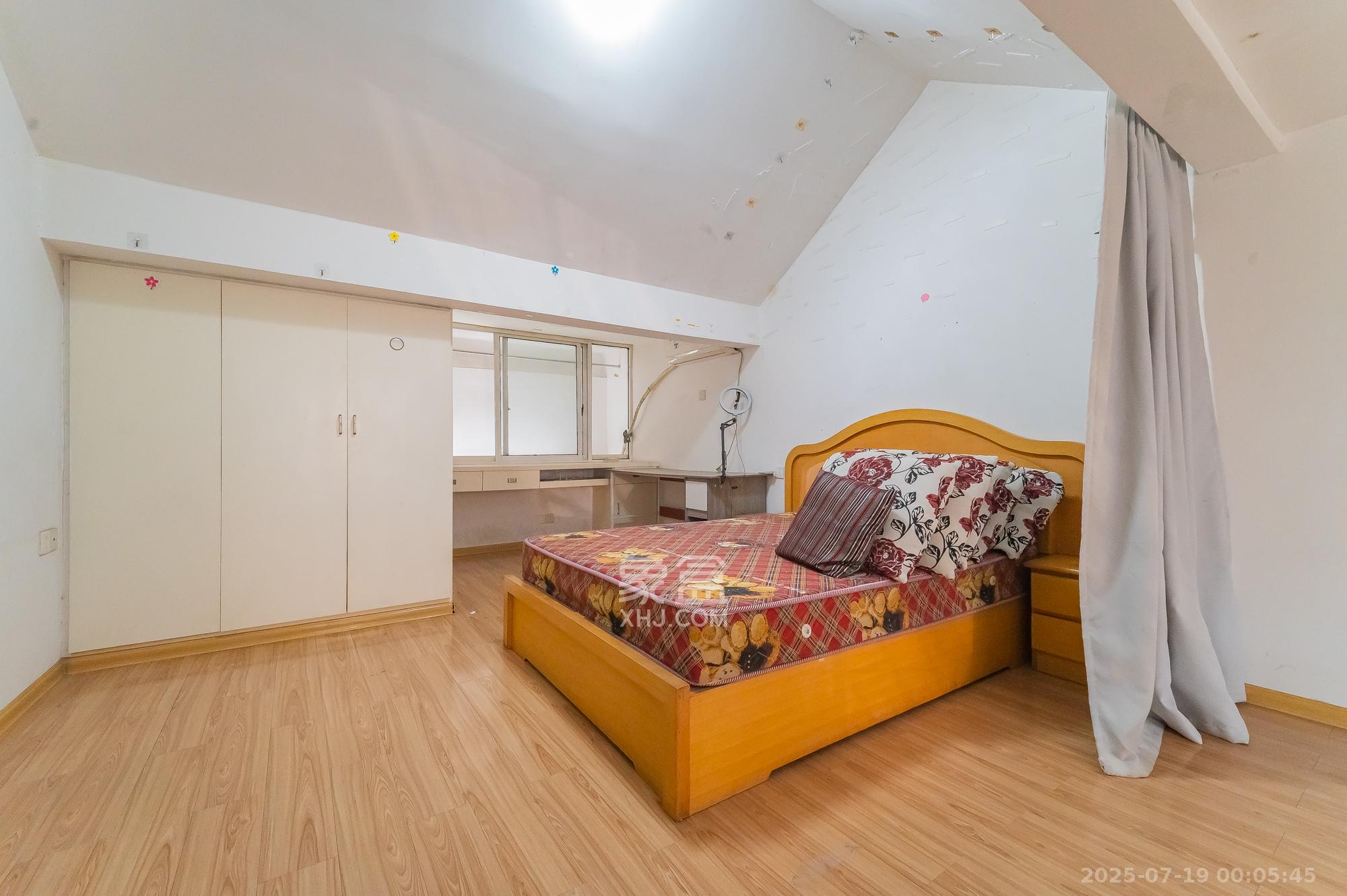 华润凤凰城一期  3室2厅1卫    53.0万卧室