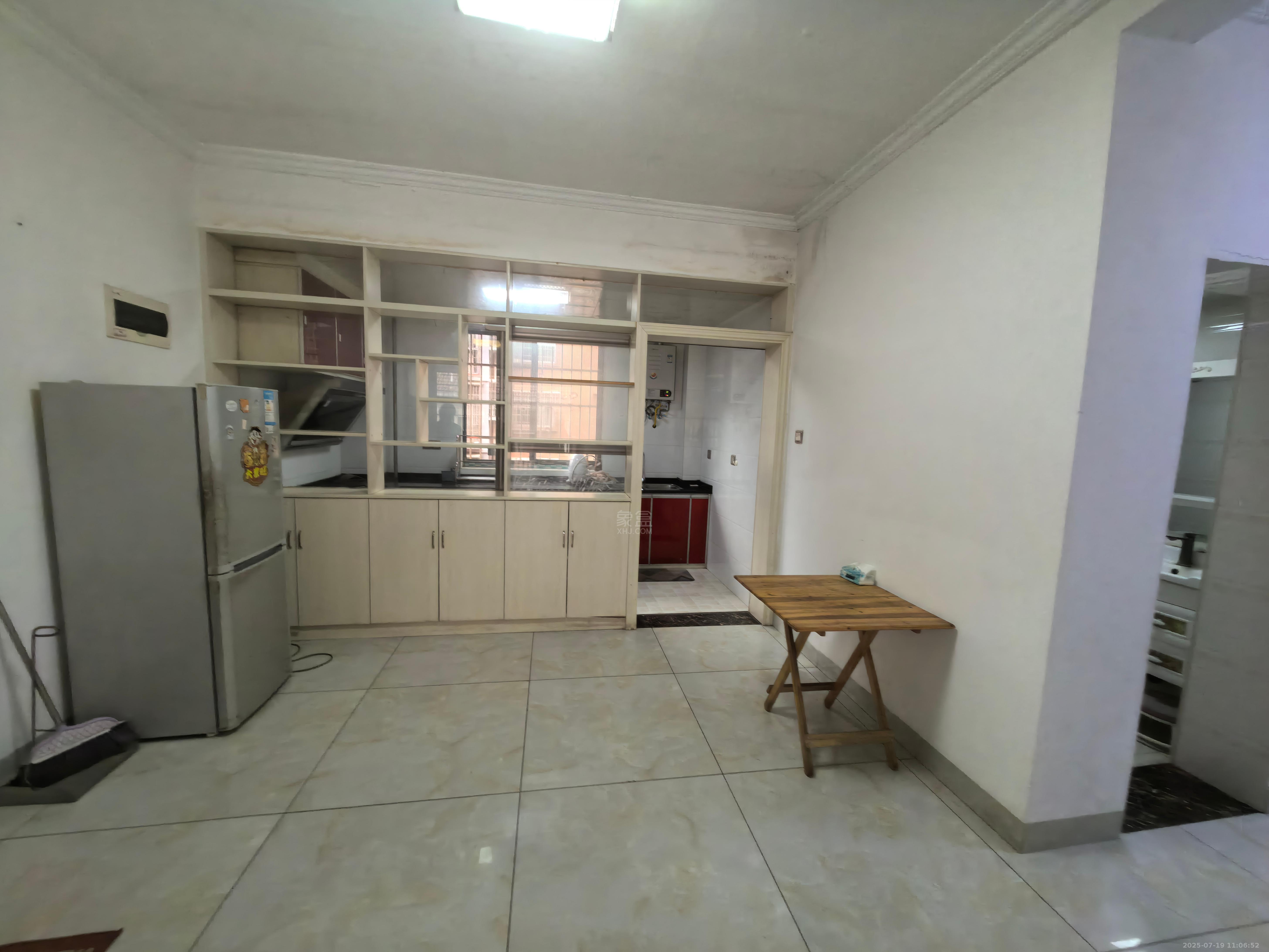 响塘安置小区  3室1厅1卫    1200.0元/月 响塘安置小区  3室1厅1卫    1200.0元/月室内图