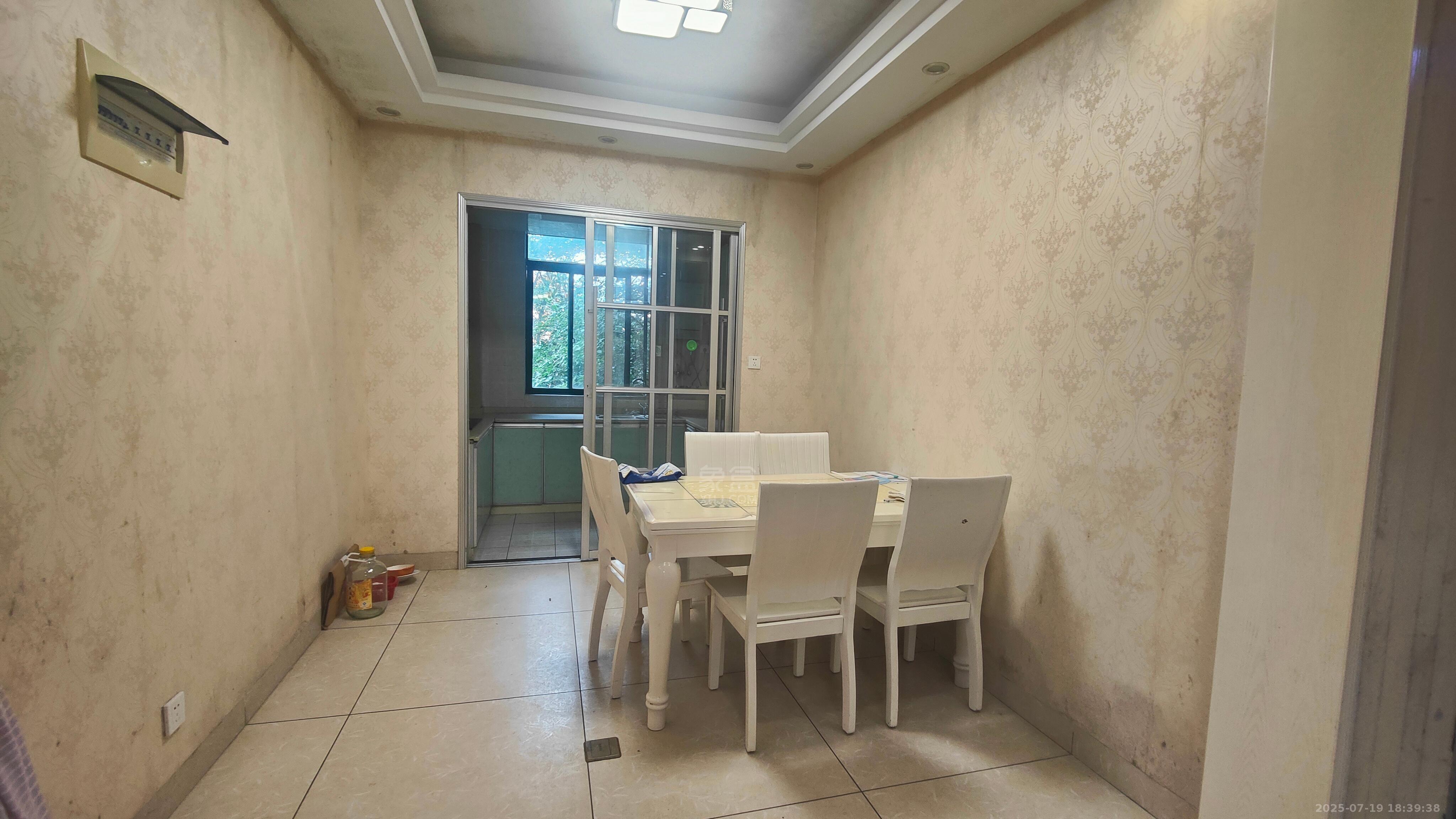 尚格名城香榭丽舍 3室2厅2卫 1600.0元/月 尚格名城香榭丽舍 3室2厅2卫 1600.0元/月室内图