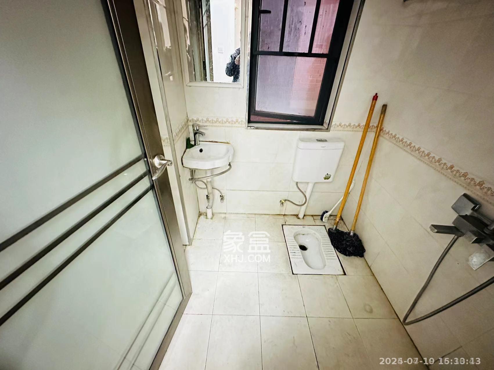 华雅林语苑 3室2厅2卫 2700.0元/月 华雅林语苑 3室2厅2卫 2700.0元/月室内图