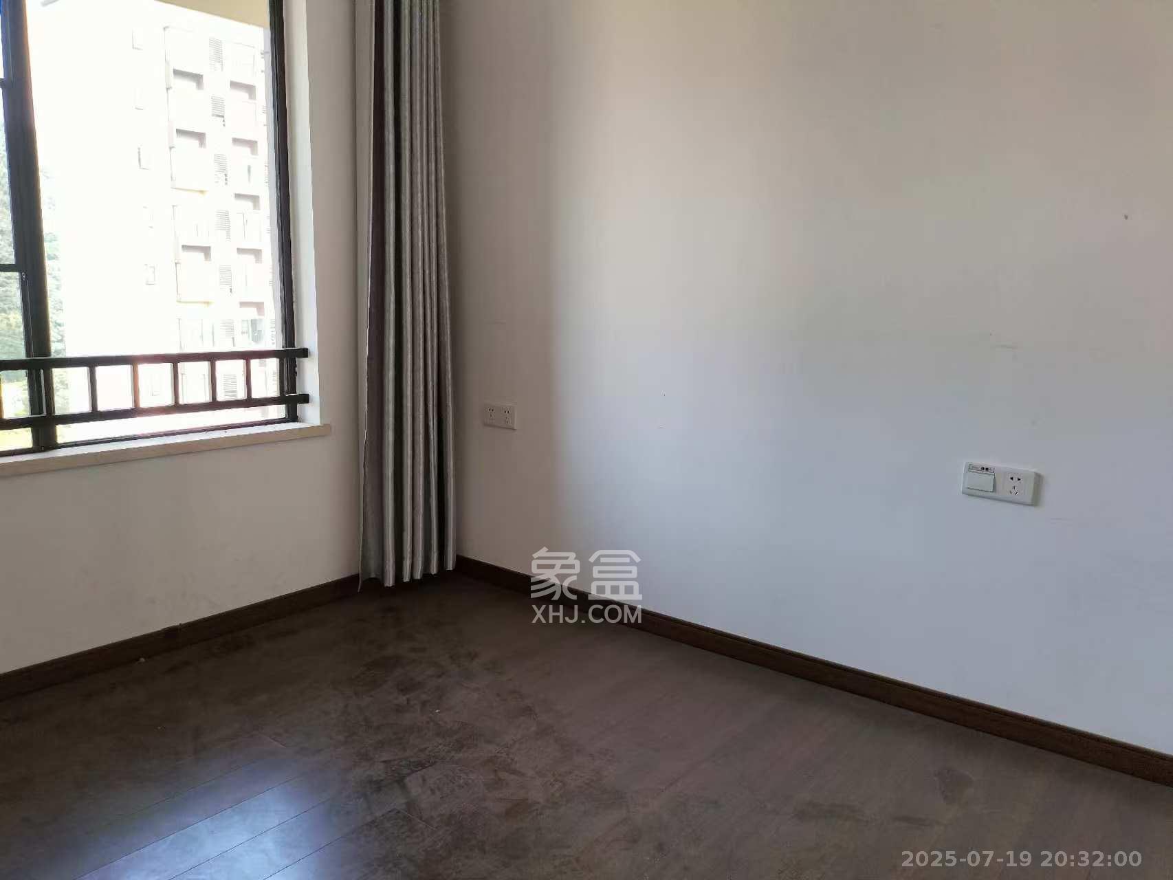 万科里梅溪郡  3室2厅2卫    3300.0元/月室内图