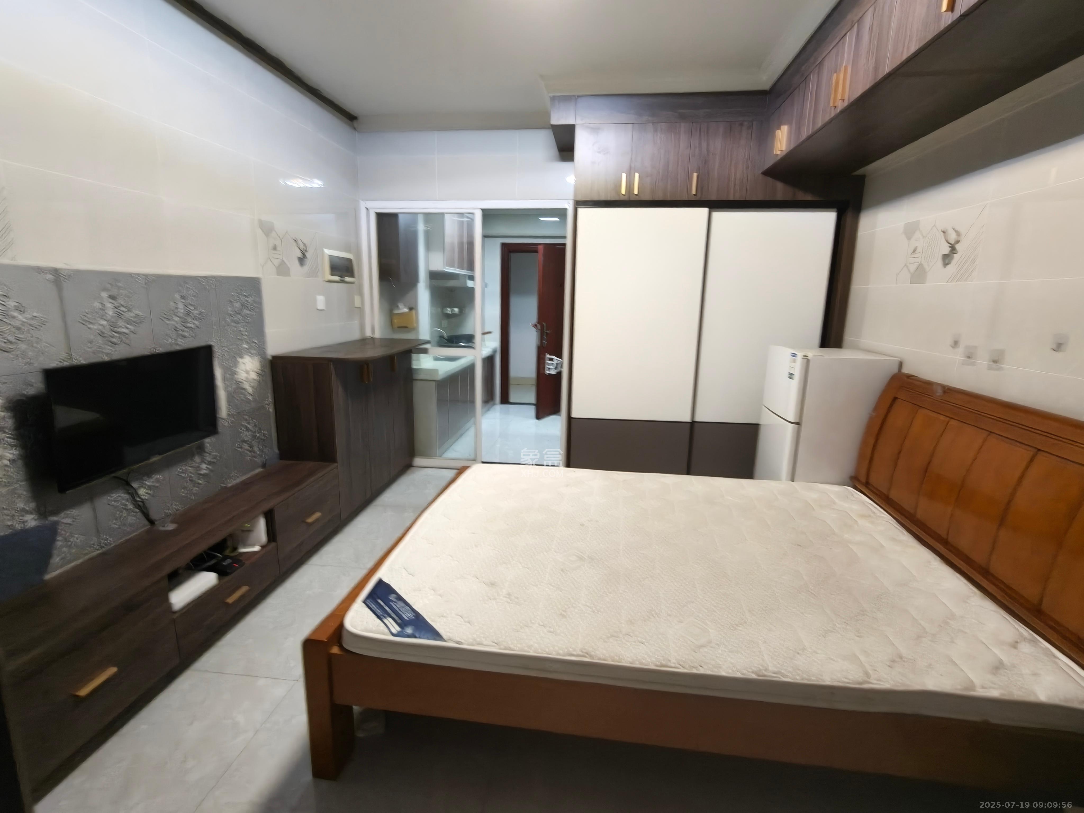 新长海广场  1室1厅1卫   1300.00元/月室内图