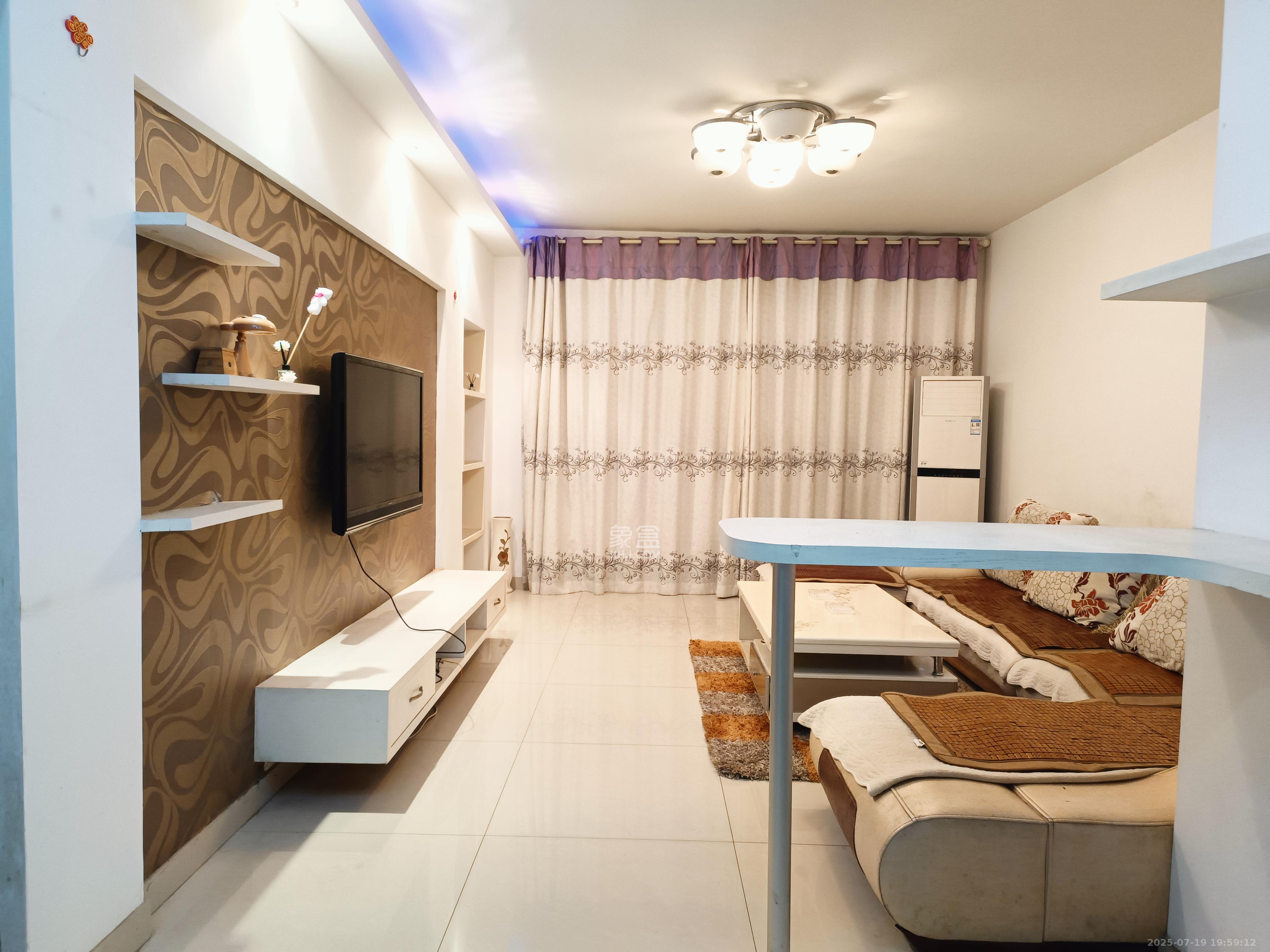 东城名苑 3室2厅2卫 1700.0元/月 东城名苑 3室2厅2卫 1700.0元/月室内图