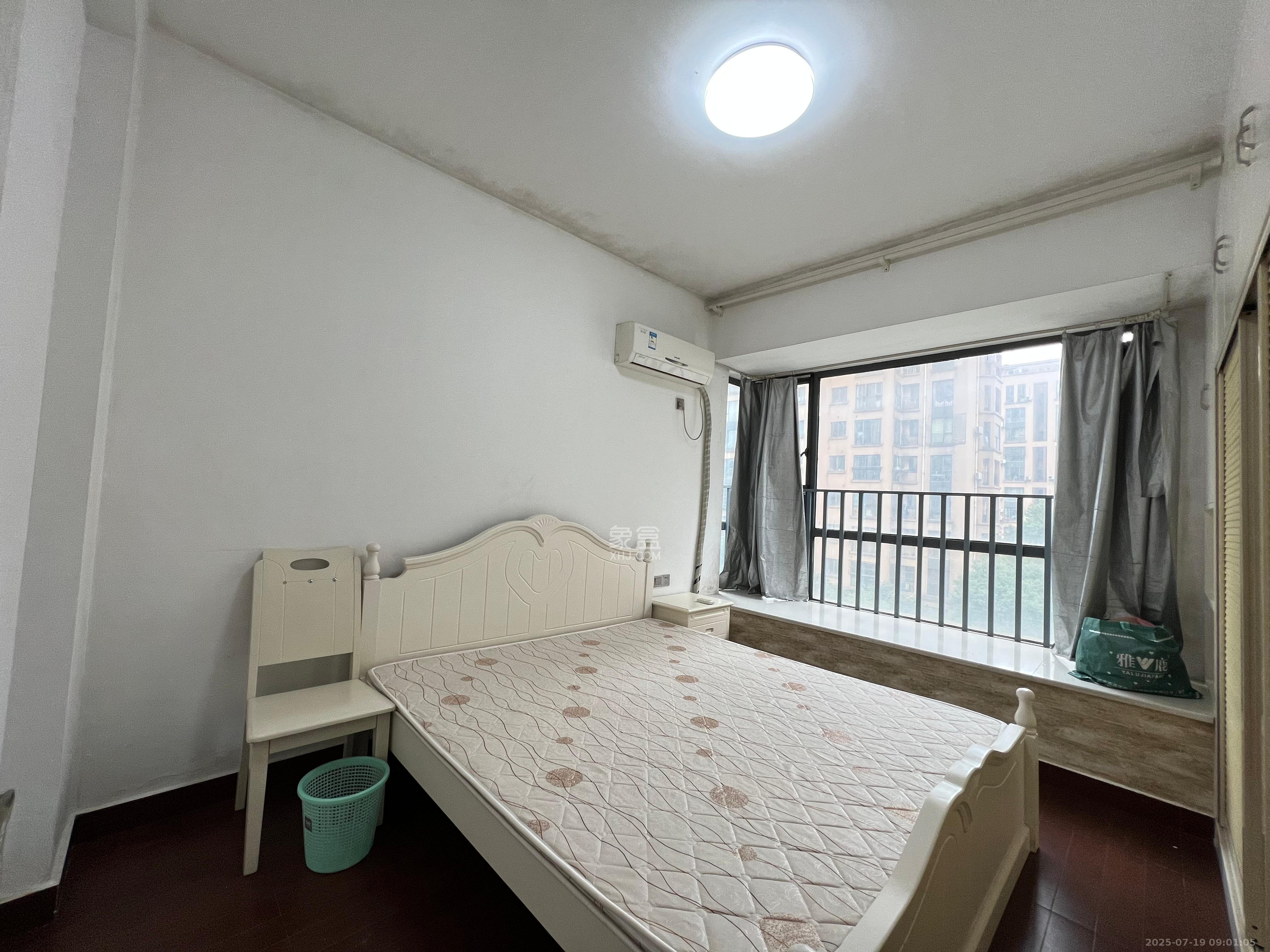 中城丽景香山园  2室2厅1卫    2300.0元/月室内图