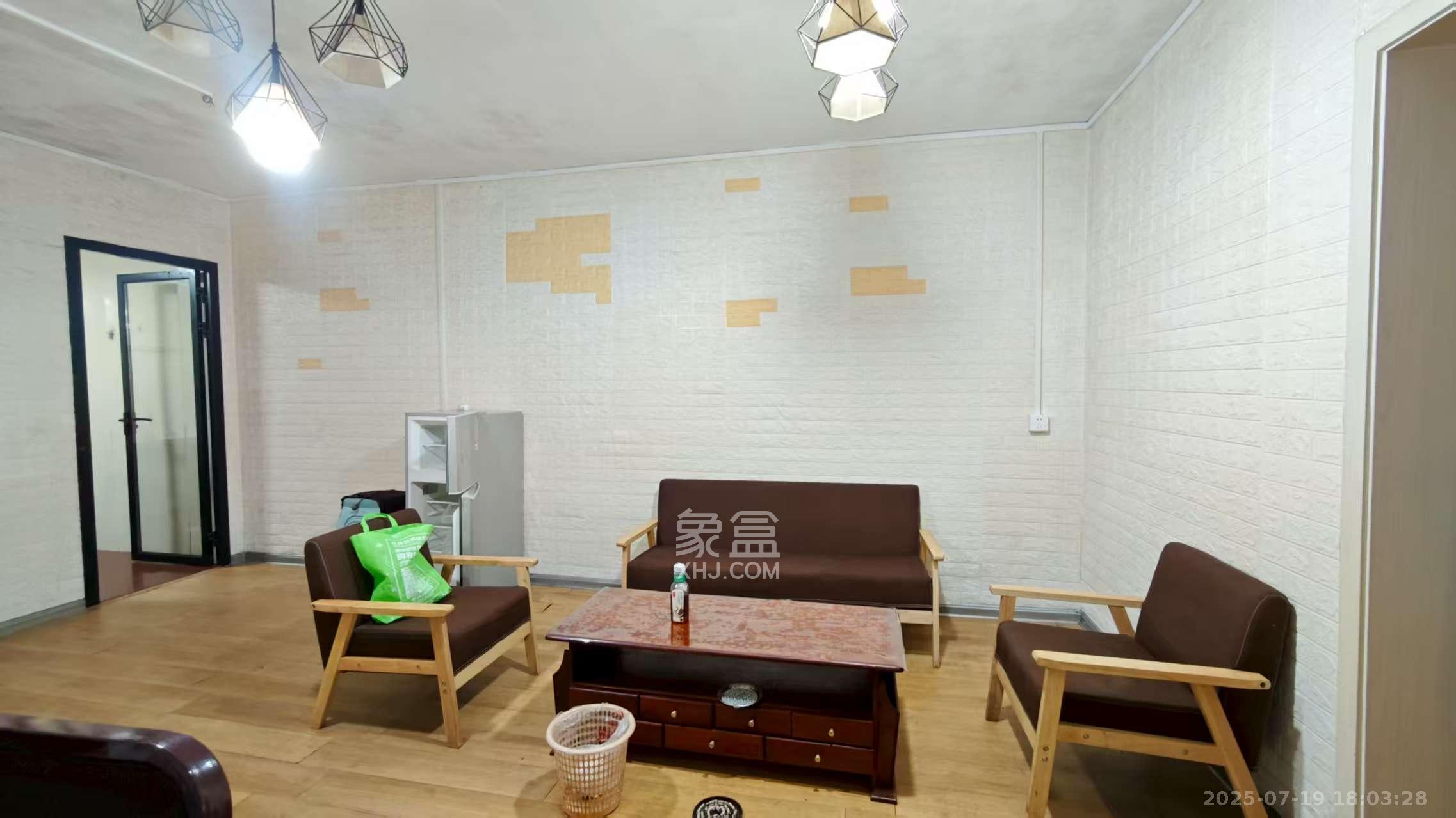 崇文里、崇圣里散盘 2室1厅1卫 2500.0元/月 崇文里、崇圣里散盘 2室1厅1卫 2500.0元/月室内图