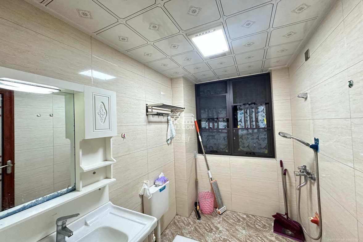 振业城一期  3室2厅2卫    3600.0元/月 振业城一期  3室2厅2卫    3600.0元/月室内图