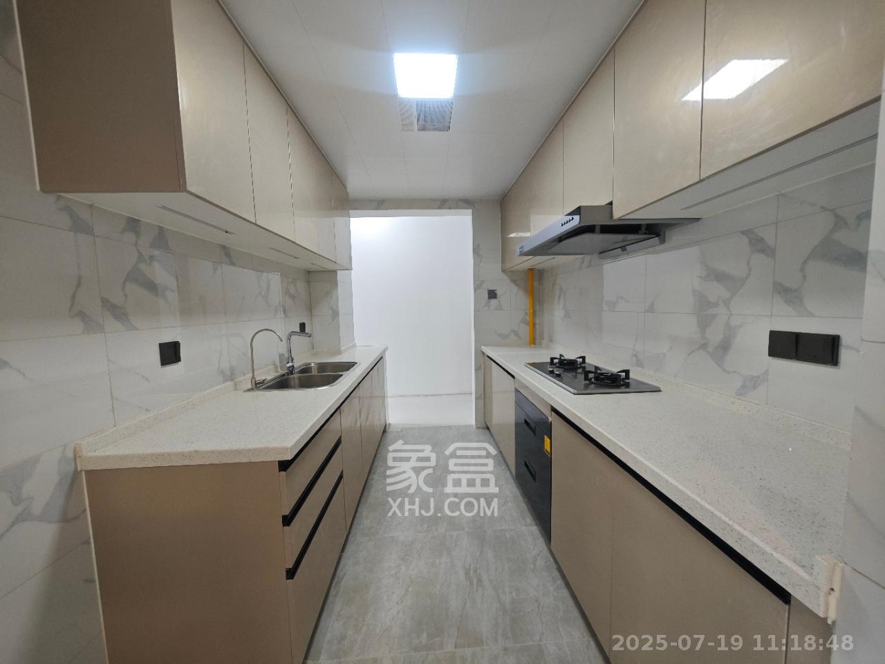 绿地V岛  2室2厅2卫    3500.0元/月室内图