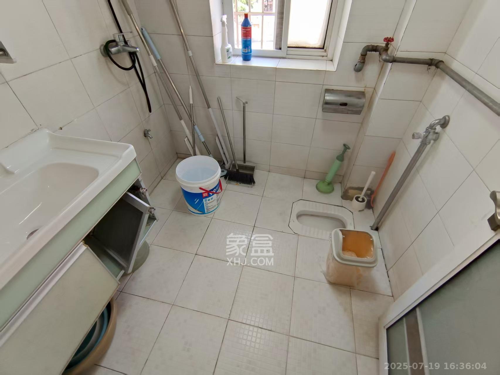 新开铺176号(环线拆迁指挥部) 3室2厅1卫 1700.0元/月 新开铺176号(环线拆迁指挥部) 3室2厅1卫 1700.0元/月室内图