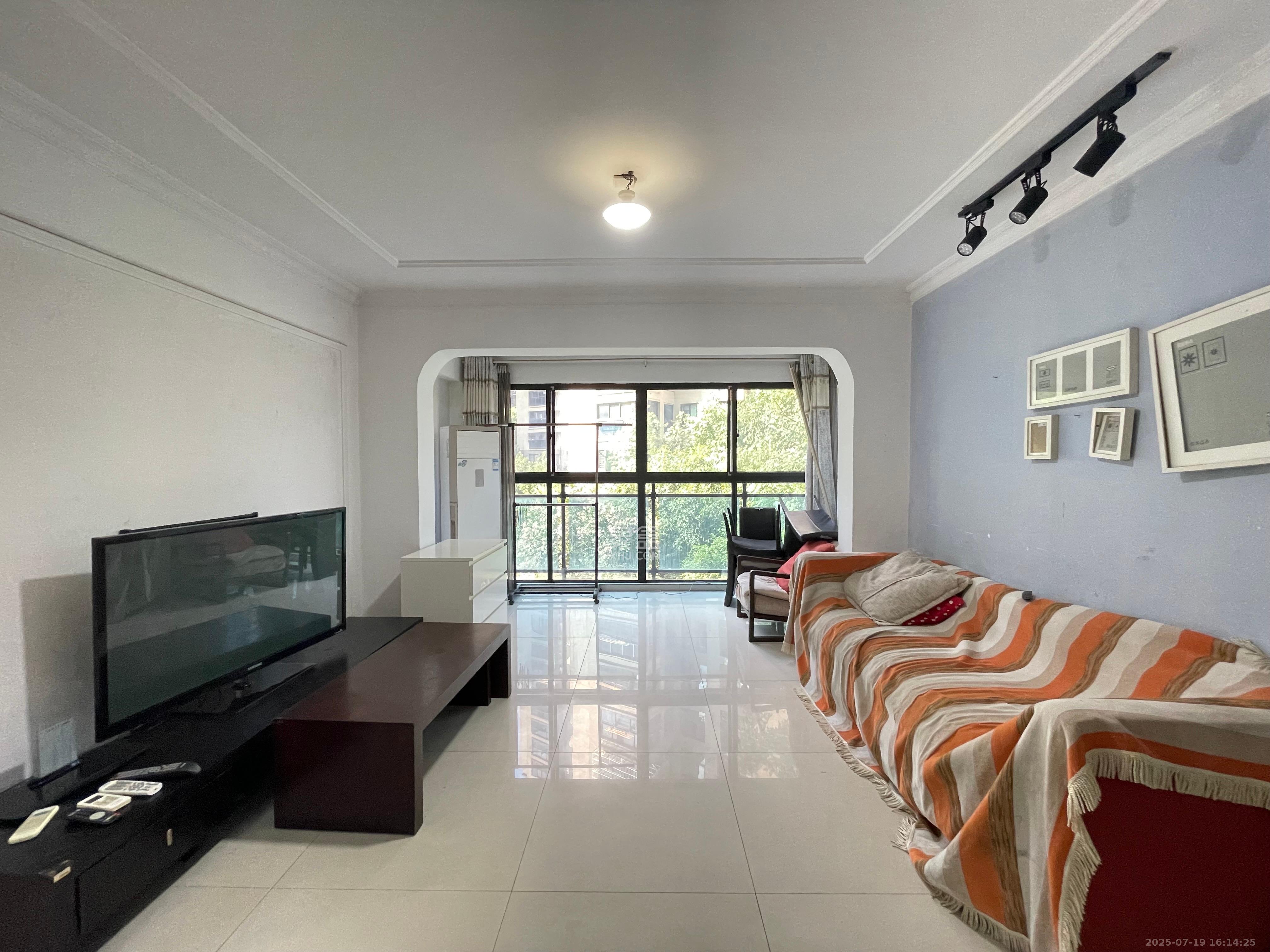 阿普阿布 4室2厅2卫 3300.0元/月 阿普阿布 4室2厅2卫 3300.0元/月室内图