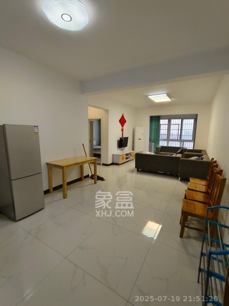 楚天世纪城西苑  1室2厅2卫   1750.00元/月室内图