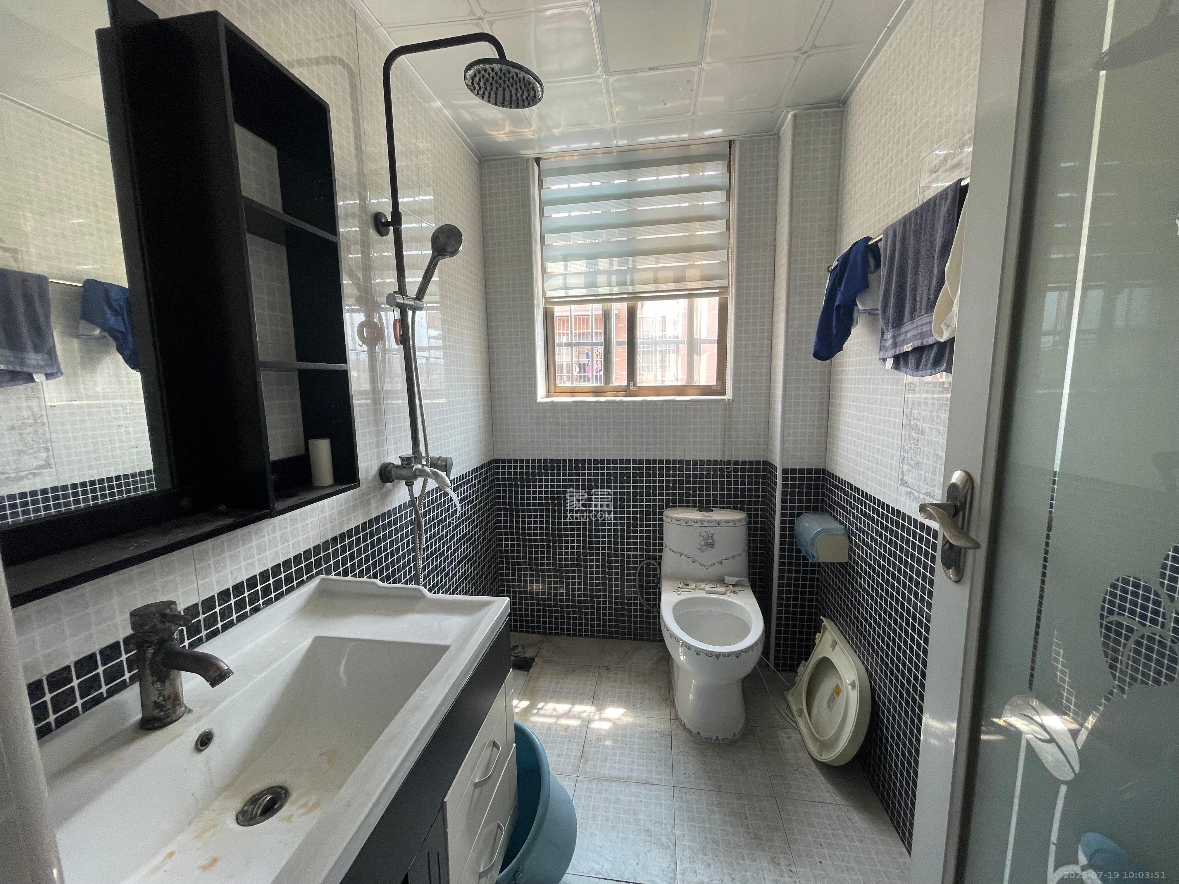 新路小区  3室2厅2卫   1800.00元/月室内图