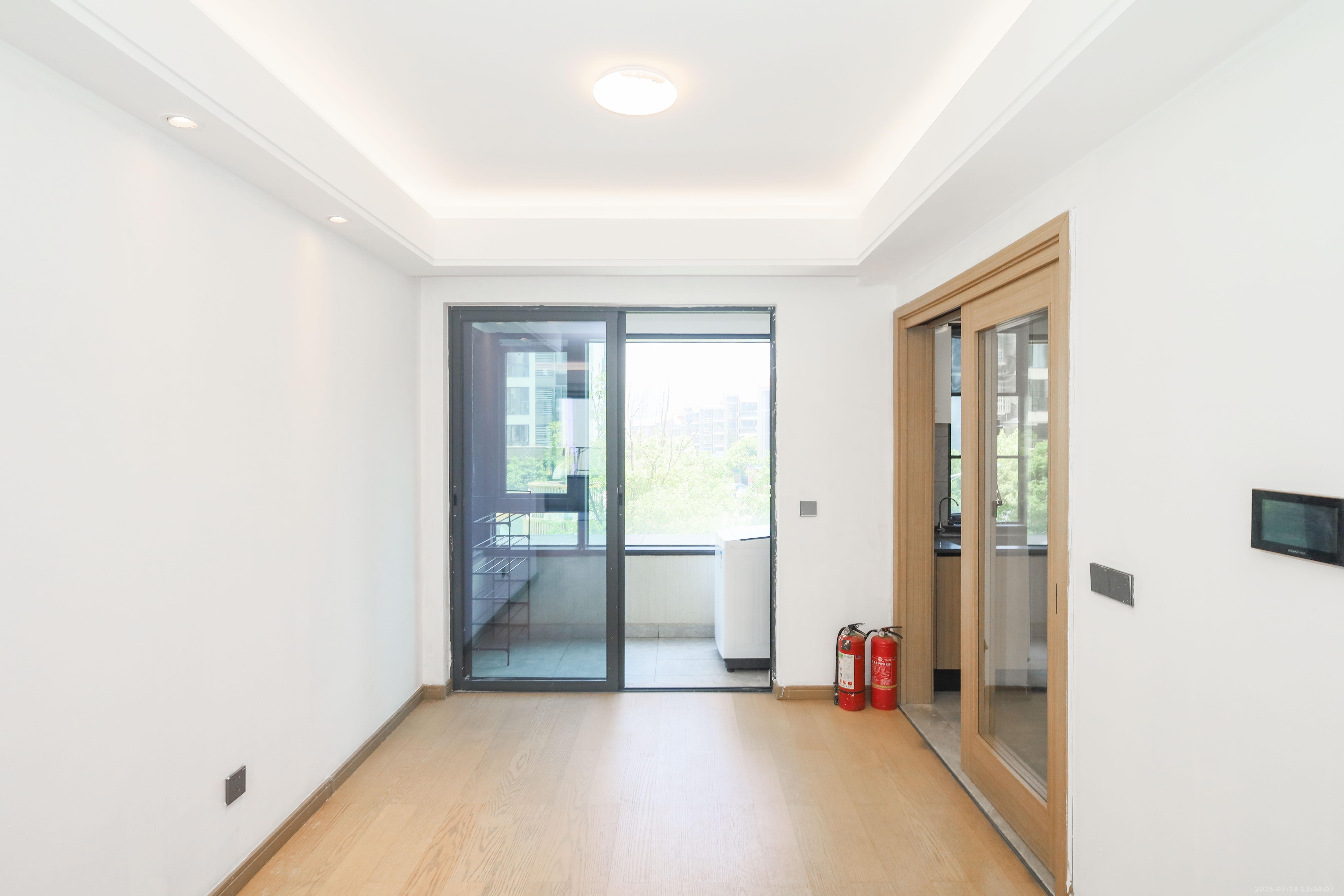 爱家当代境 4室2厅2卫 170.0万 爱家当代境 4室2厅2卫 170.0万客厅