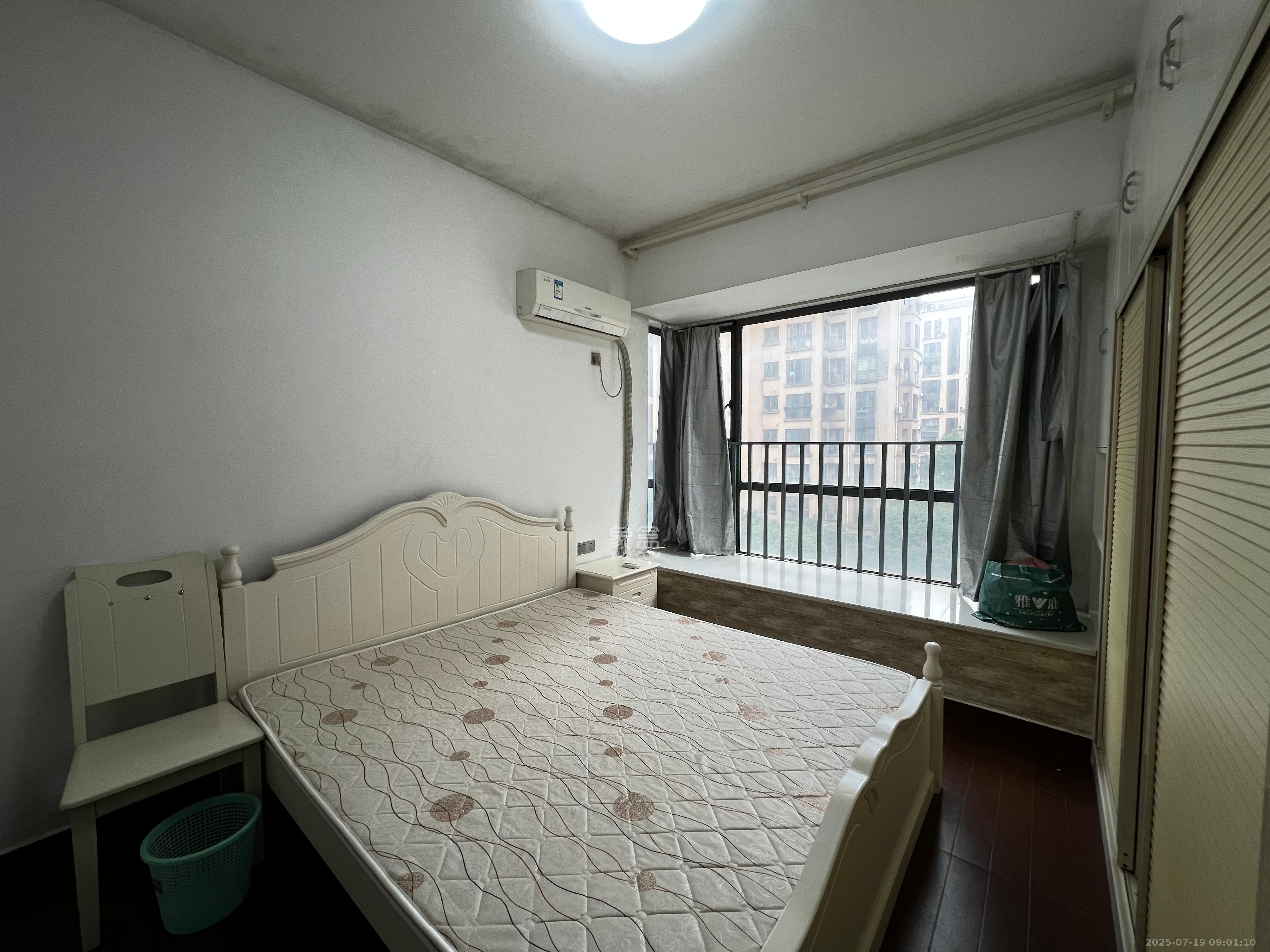 中城丽景香山园  2室2厅1卫    2300.0元/月室内图