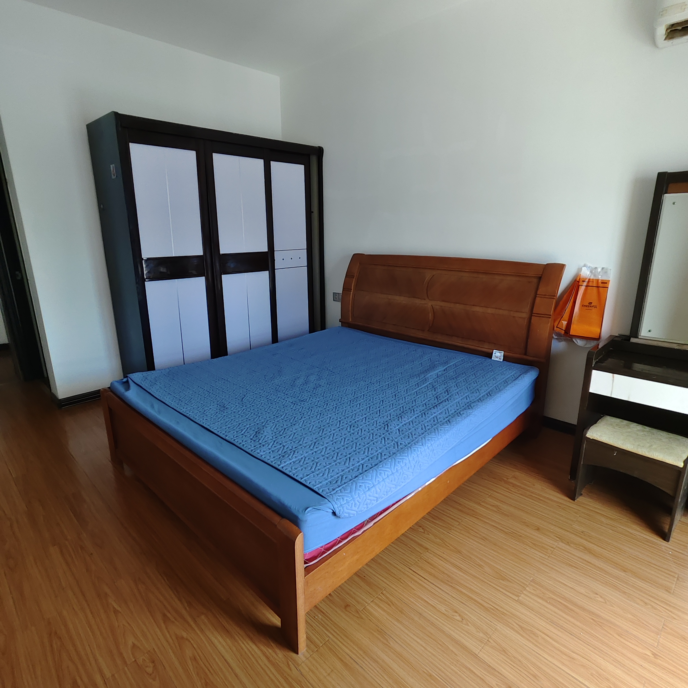 华新苑 3室2厅2卫 2000.0元/月 华新苑 3室2厅2卫 2000.0元/月室内图