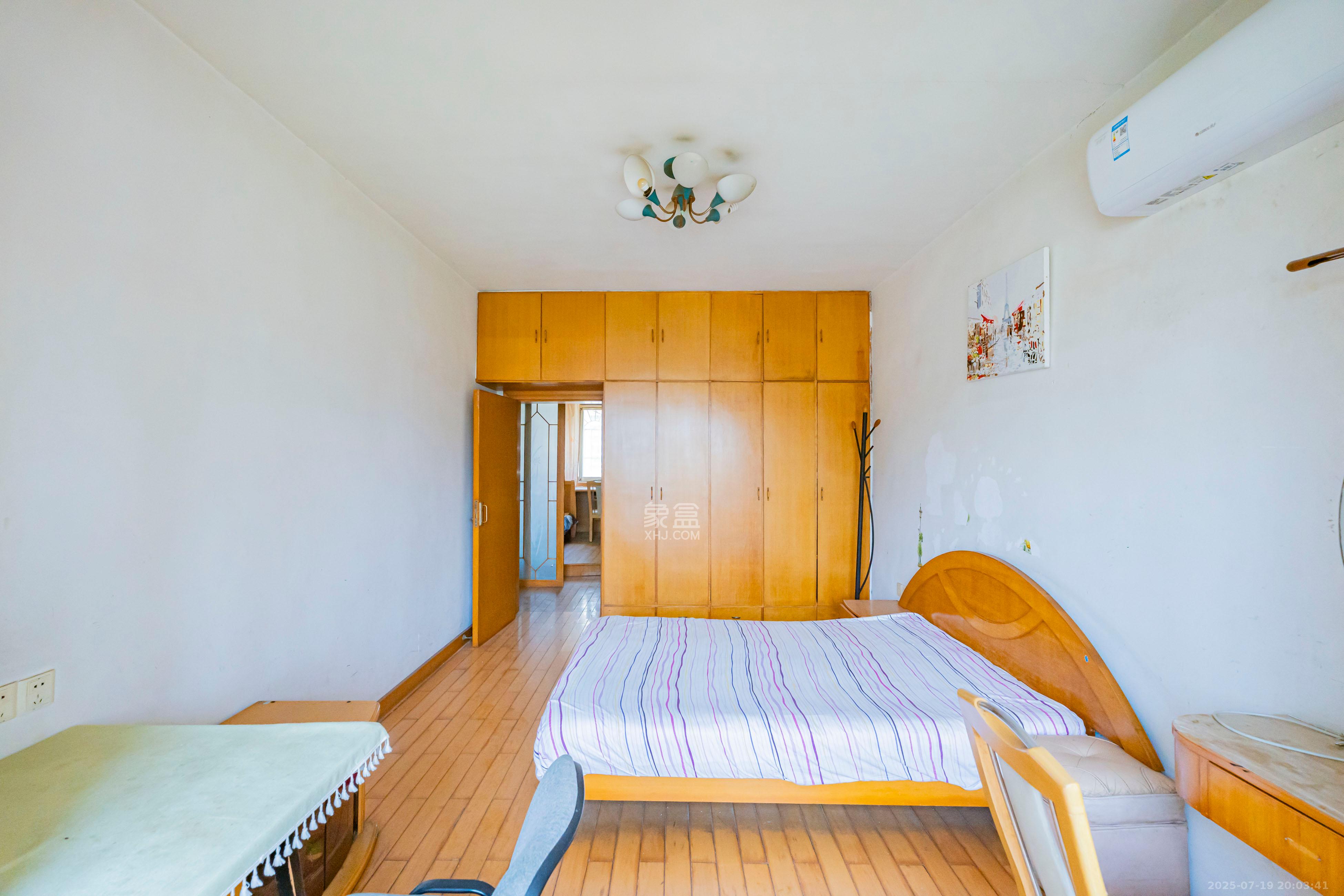 省卫生厅宿舍  3室2厅1卫    60.0万卧室