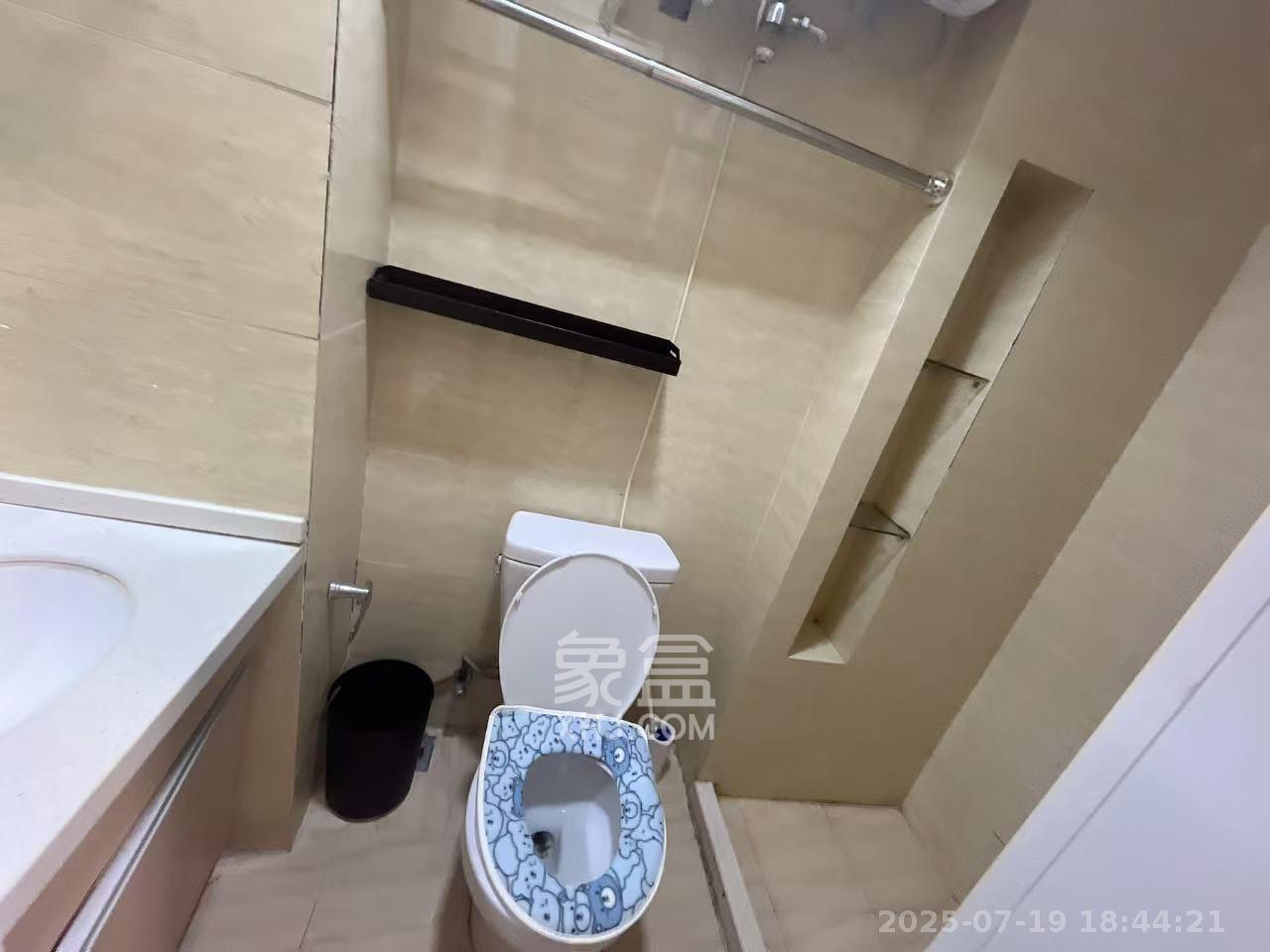 绿地中央广场  1室1厅1卫   1500.00元/月室内图