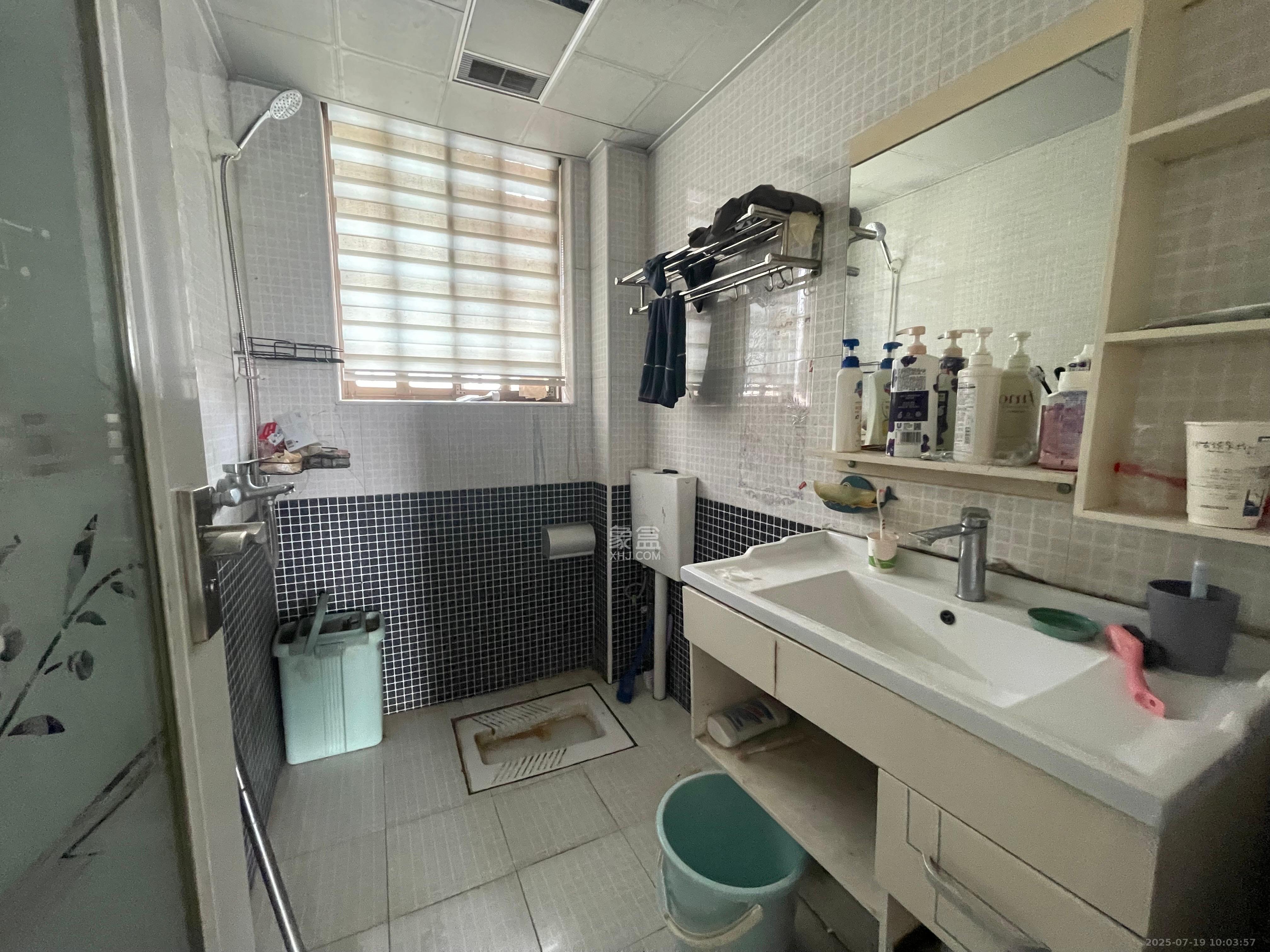 新路小区  3室2厅2卫   1800.00元/月室内图