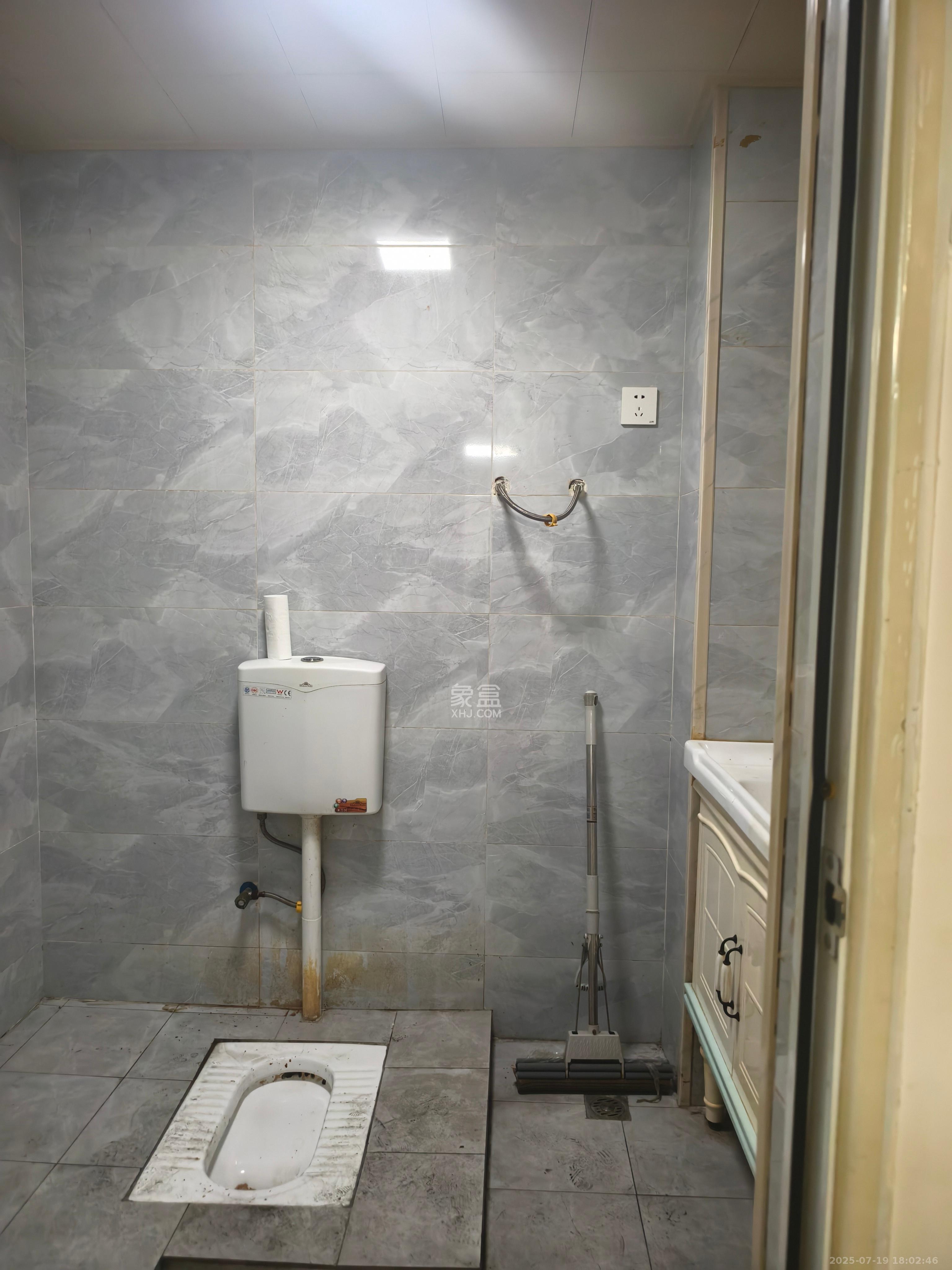 蓝湾国际广场 1室1厅1卫 3500.0元/月 蓝湾国际广场 1室1厅1卫 3500.0元/月室内图