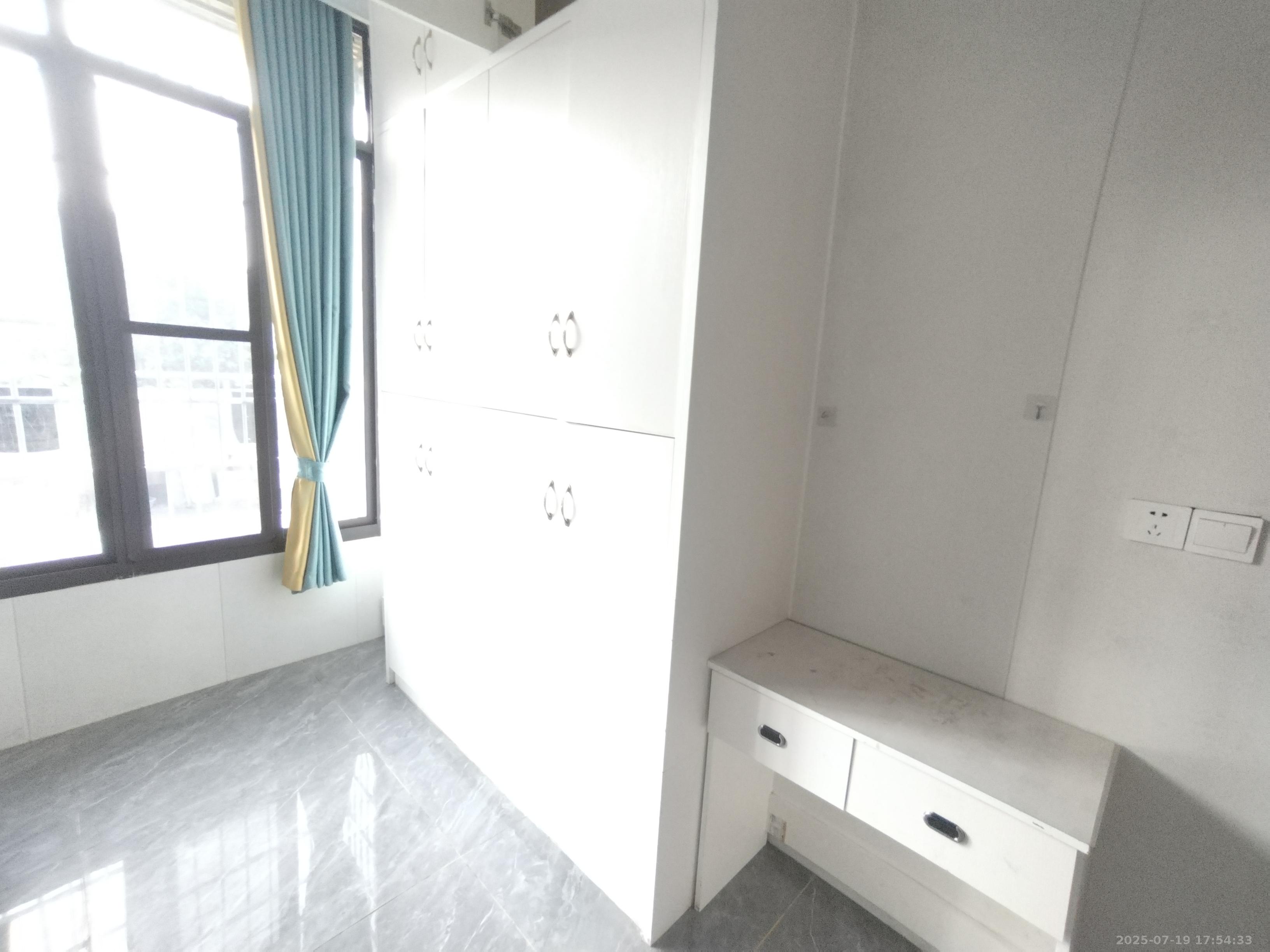 柏家塘小区  1室1厅1卫   1300.00元/月室内图