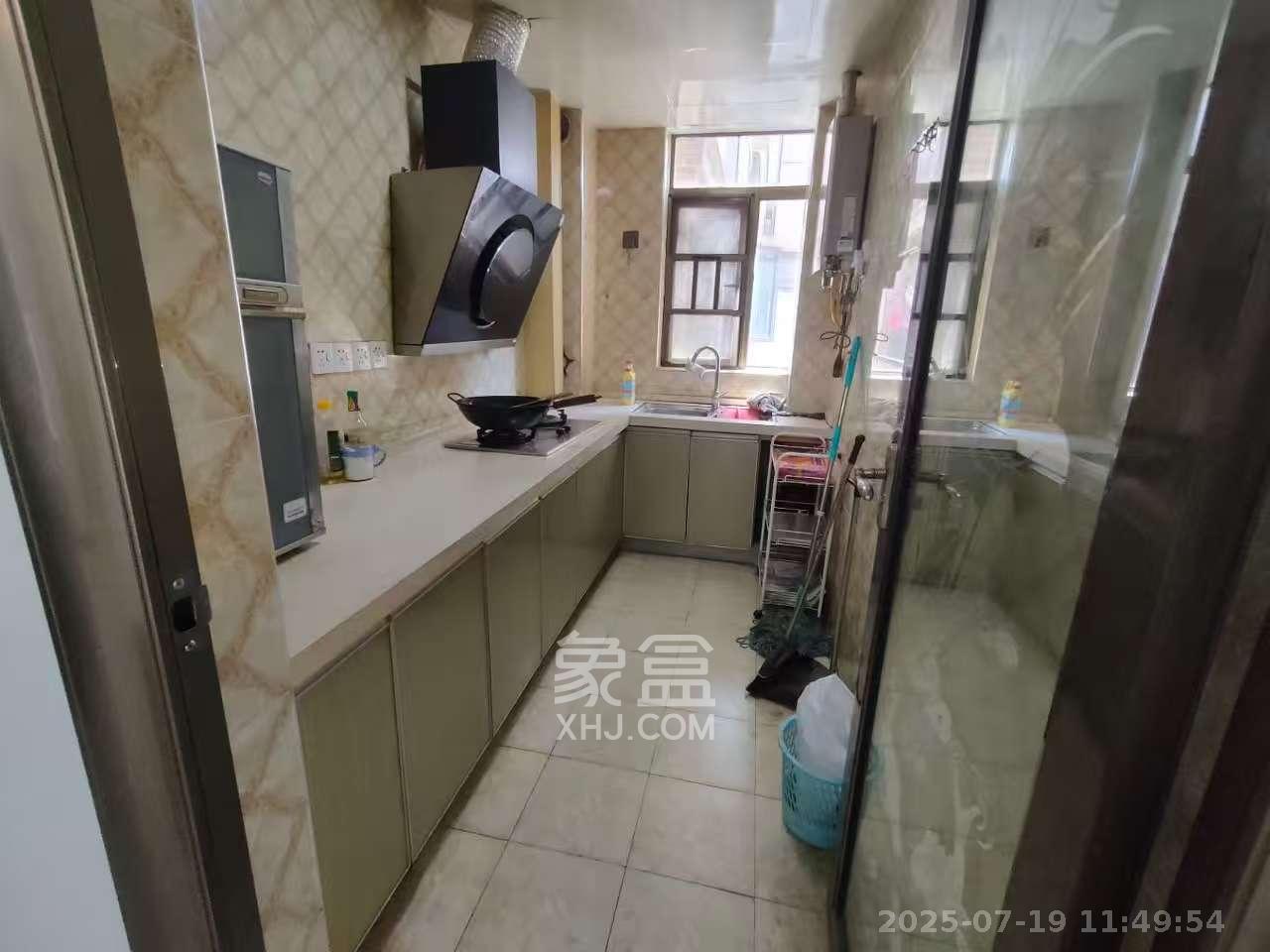 江山帝景雅典  3室1厅1卫   2000.00元/月室内图