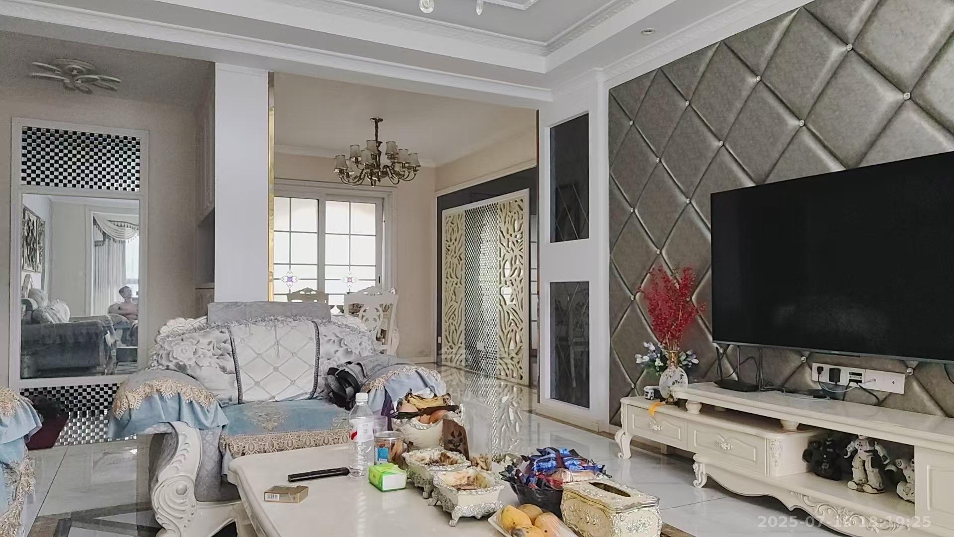 熹悦花都 3室2厅2卫 2200.0元/月 熹悦花都 3室2厅2卫 2200.0元/月室内图