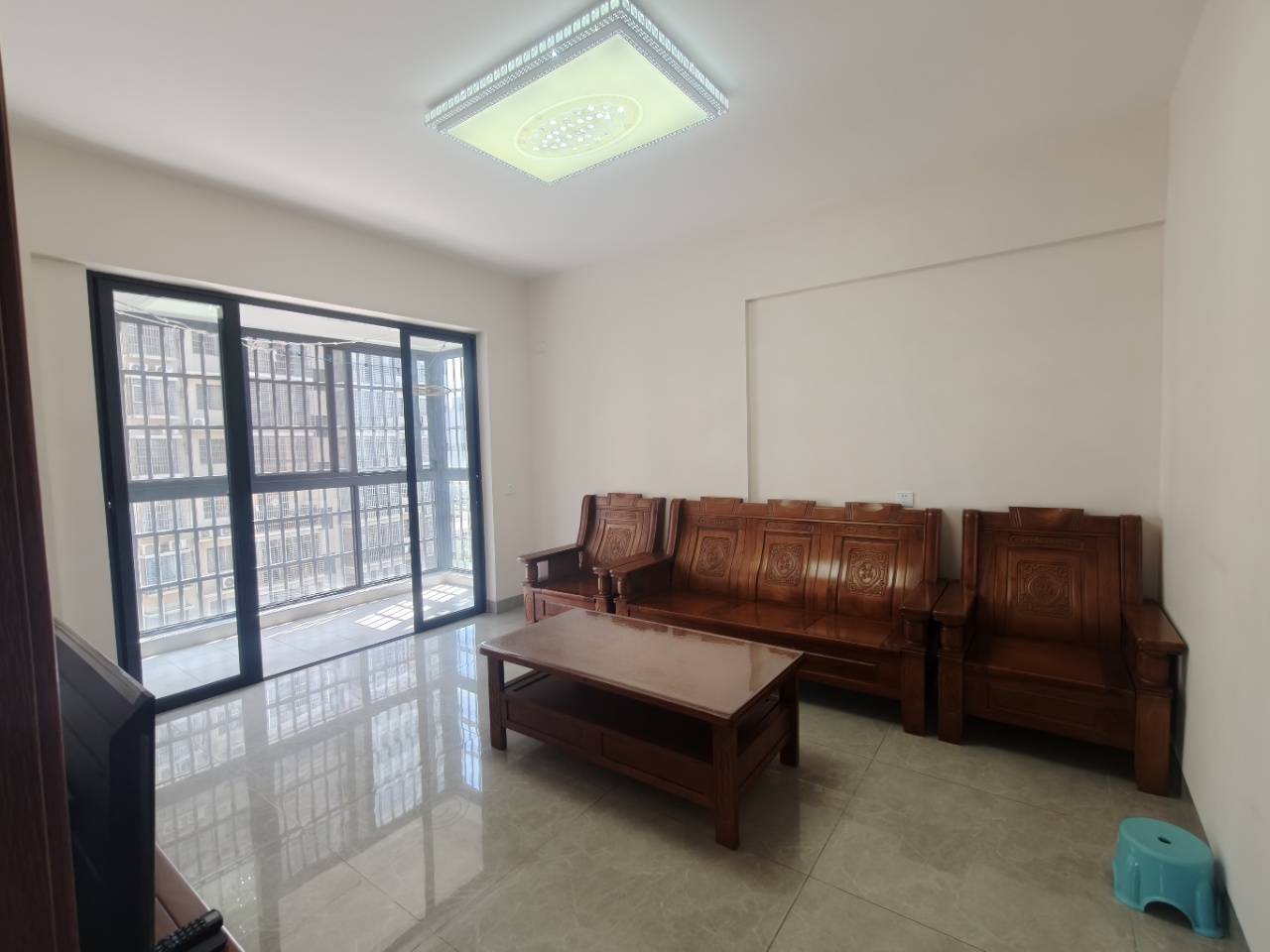 海糖小区一二期  3室2厅1卫    2500.0元/月 海糖小区一二期  3室2厅1卫    2500.0元/月室内图