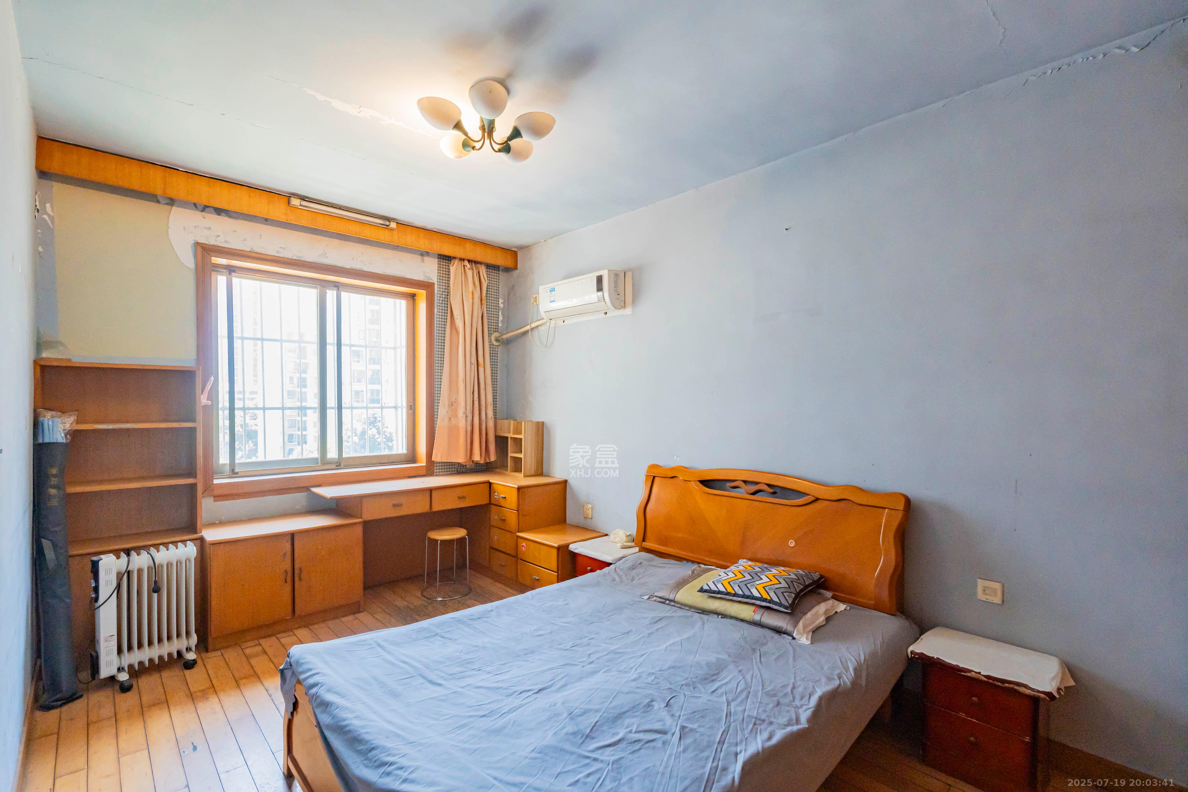 省卫生厅宿舍  3室2厅1卫    60.0万卧室