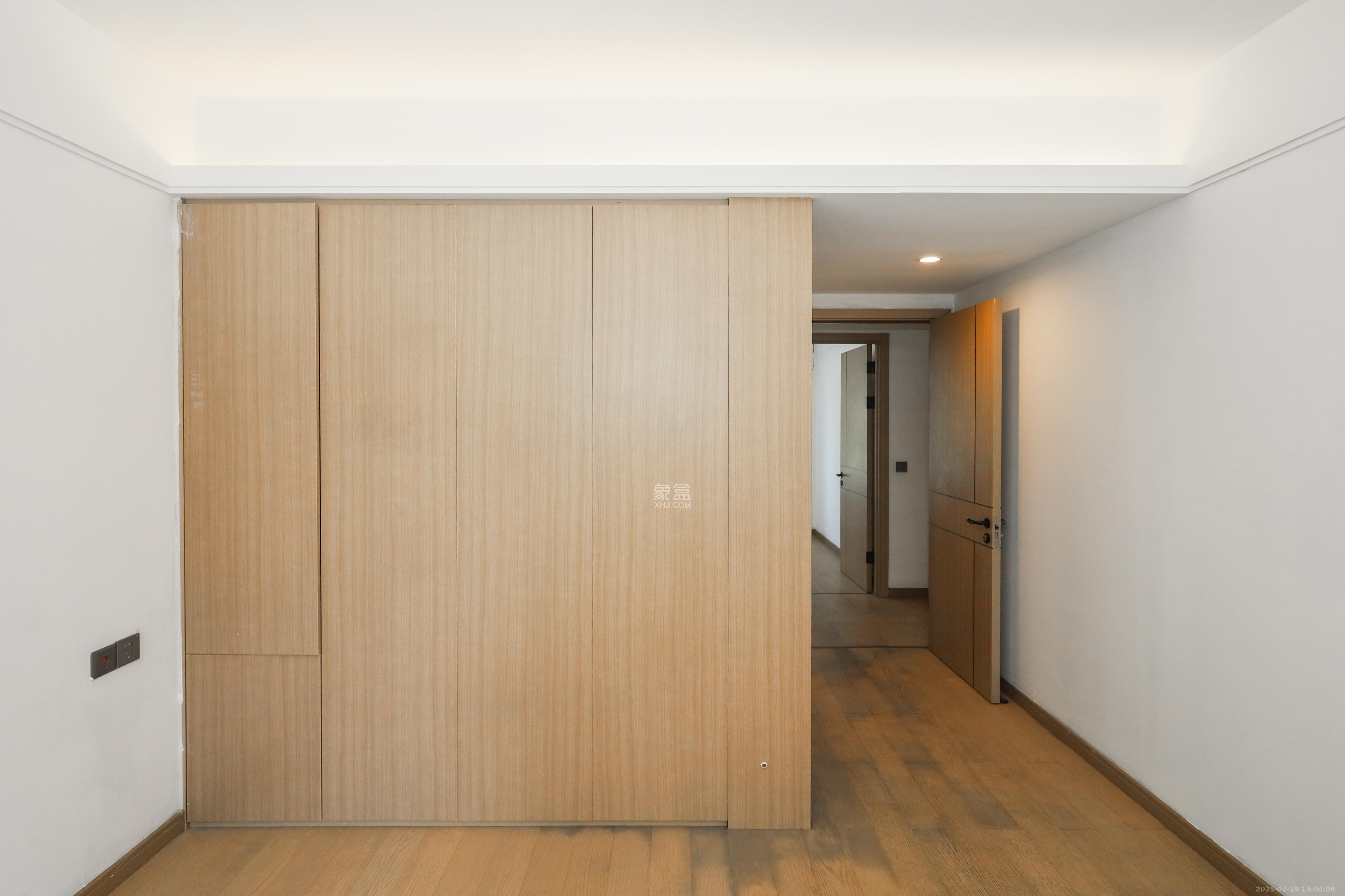 爱家当代境 4室2厅2卫 170.0万 爱家当代境 4室2厅2卫 170.0万卧室