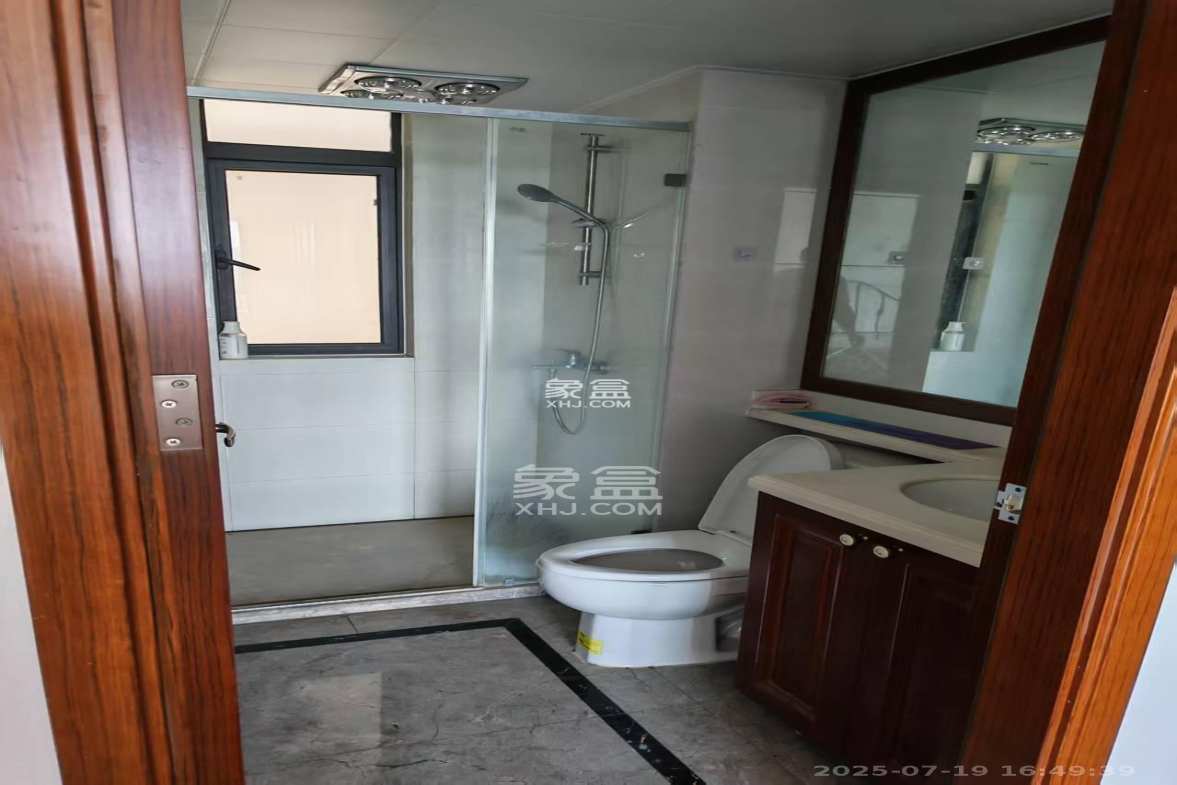 中海国际五期  3室2厅2卫    2400.0元/月 中海国际五期  3室2厅2卫    2400.0元/月室内图