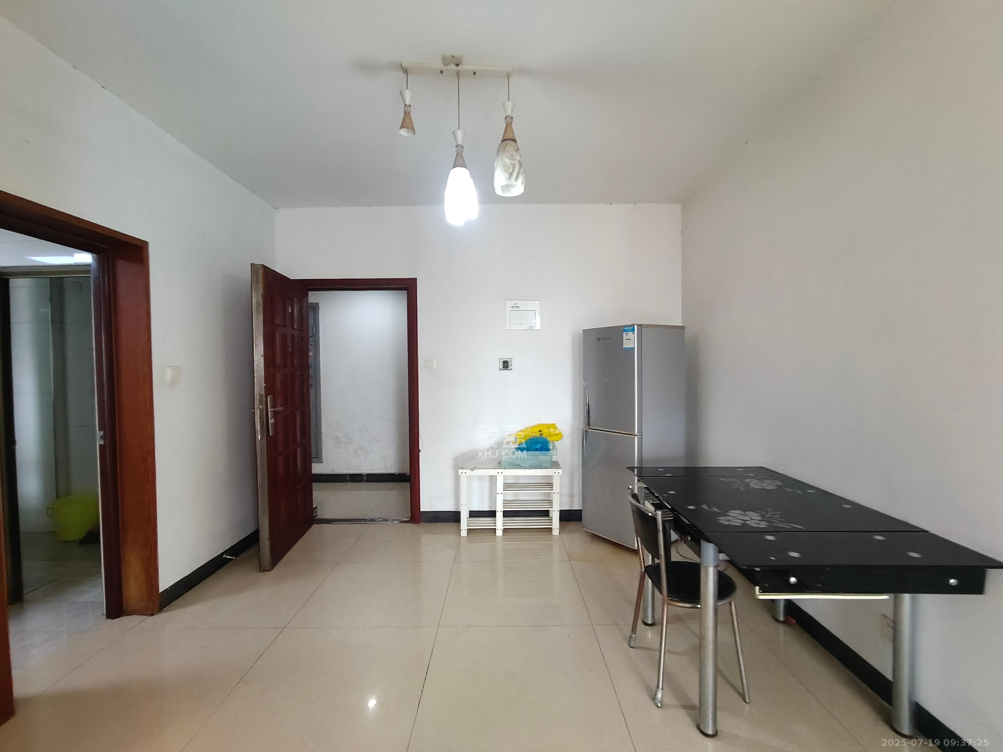 长房时代城  2室2厅1卫    2400.0元/月室内图