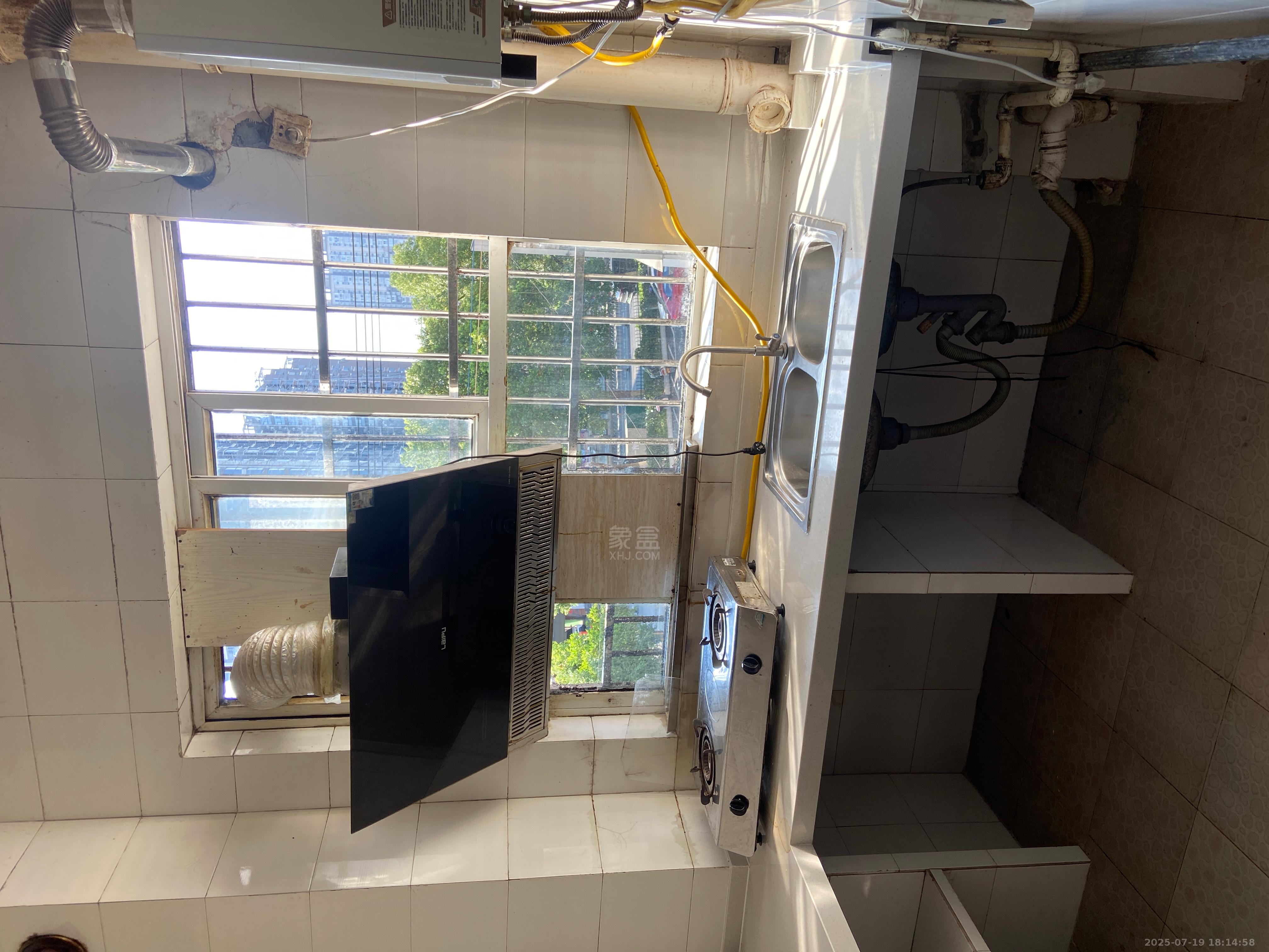 荷叶塘农贸市场综合楼 3室2厅1卫 1200.0元/月 荷叶塘农贸市场综合楼 3室2厅1卫 1200.0元/月室内图