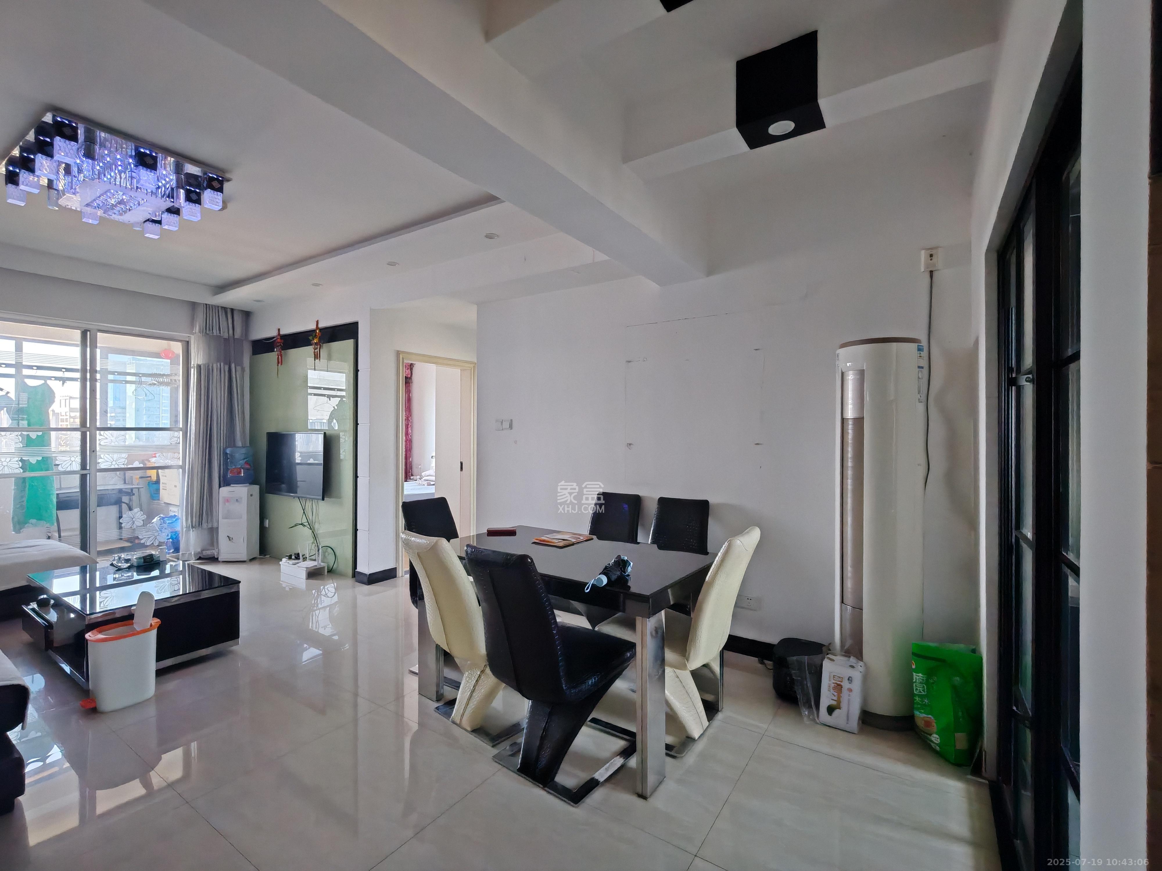 汇达国际公馆(汇达大厦) 3室2厅1卫 2300.0元/月 汇达国际公馆(汇达大厦) 3室2厅1卫 2300.0元/月室内图