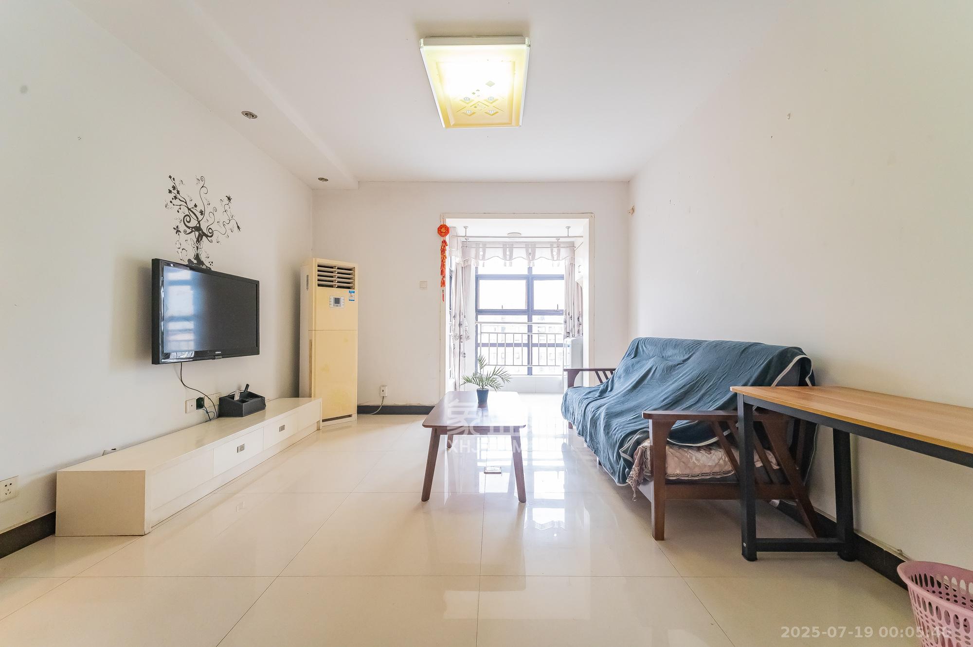 华润凤凰城一期 3室2厅1卫 53.0万 华润凤凰城一期 3室2厅1卫 53.0万客厅