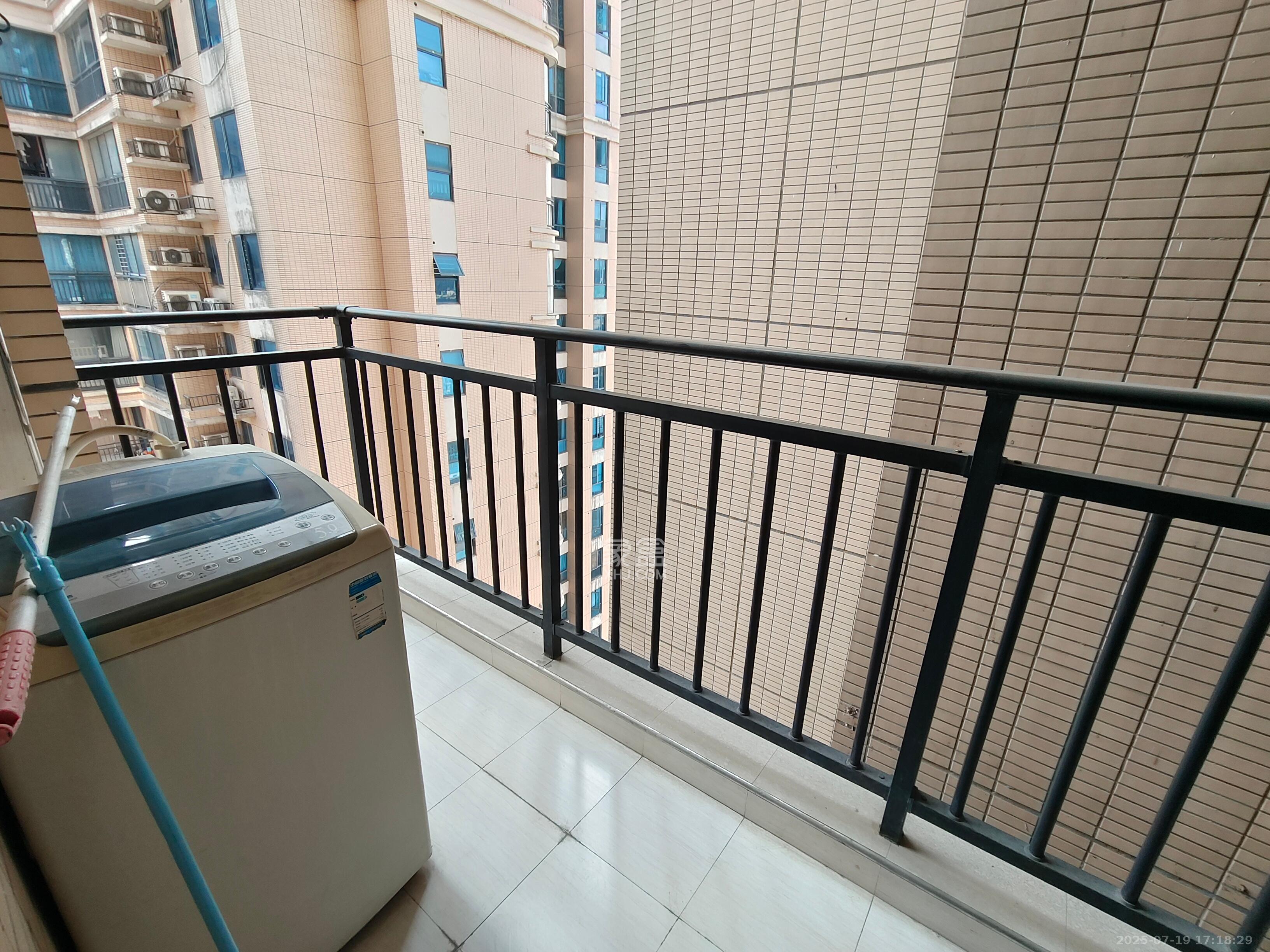 融圣国际  2室1厅1卫   2200.00元/月室内图