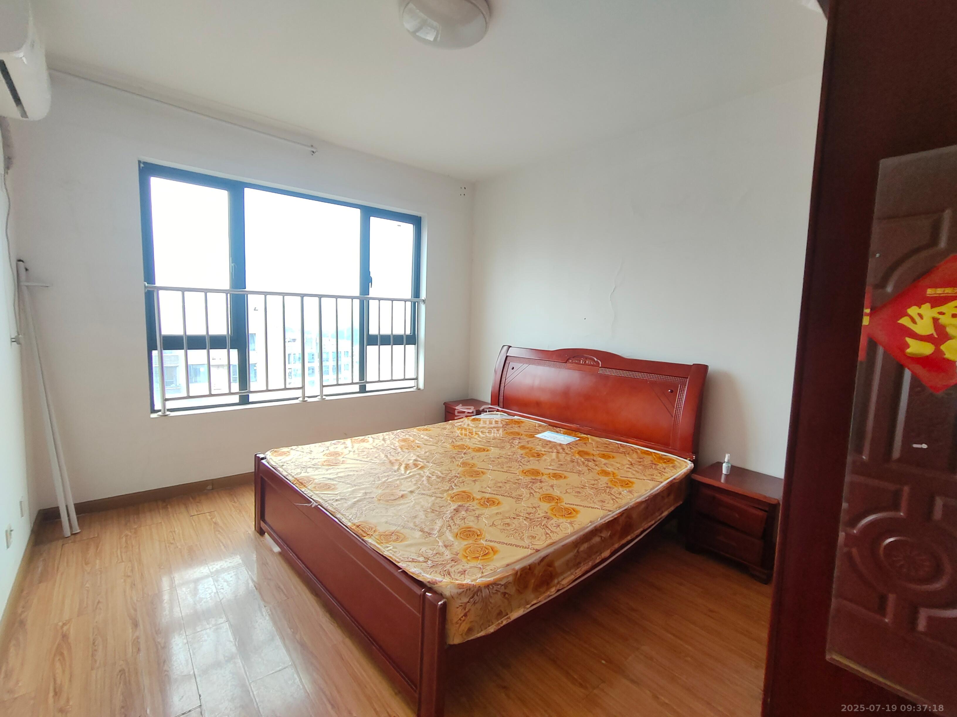 长房时代城  2室2厅1卫    2400.0元/月室内图