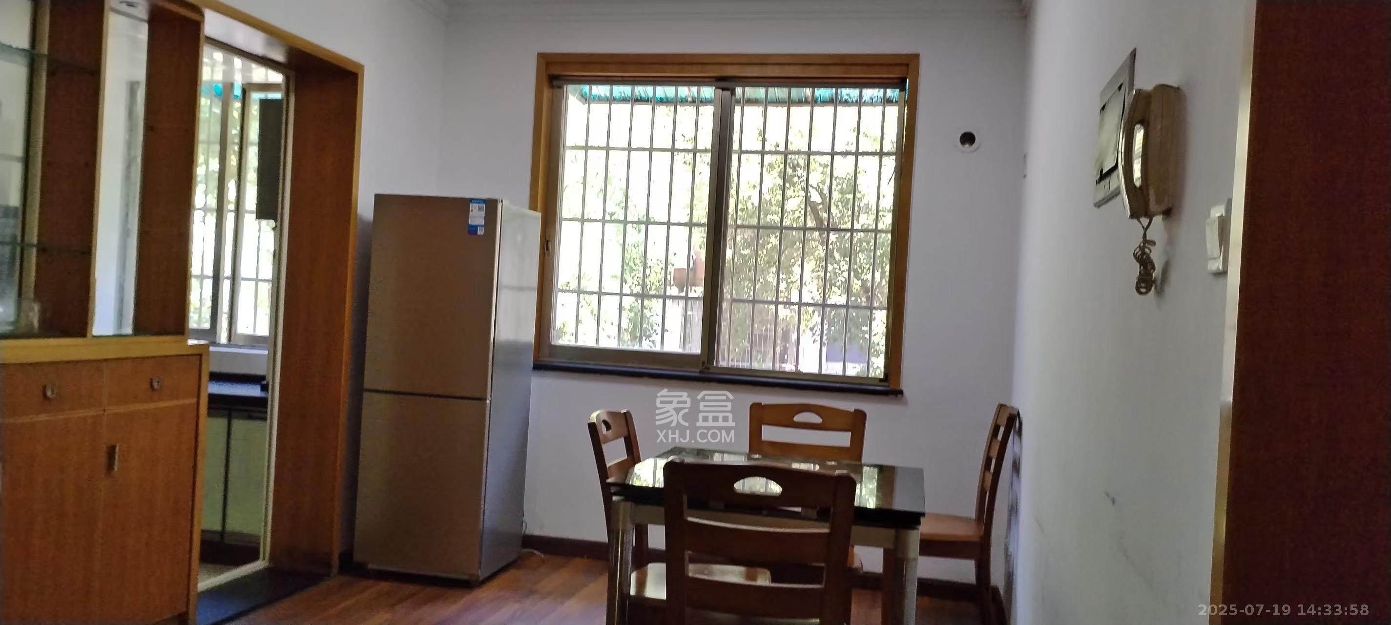 涉外花园 3室2厅1卫 2400.0元/月 涉外花园 3室2厅1卫 2400.0元/月室内图