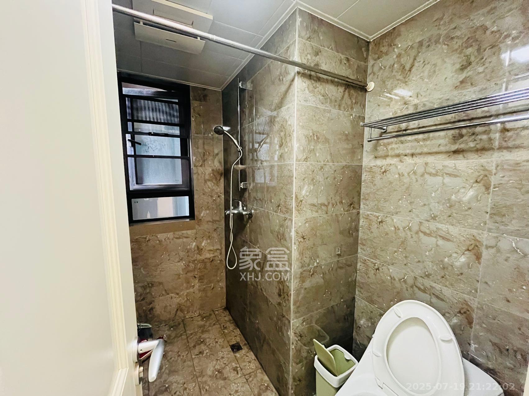 万科金域蓝湾  3室2厅2卫   3300.00元/月室内图