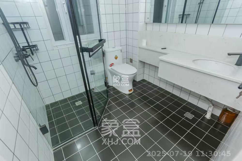 八方小区B区  3室2厅2卫   5500.00元/月室内图