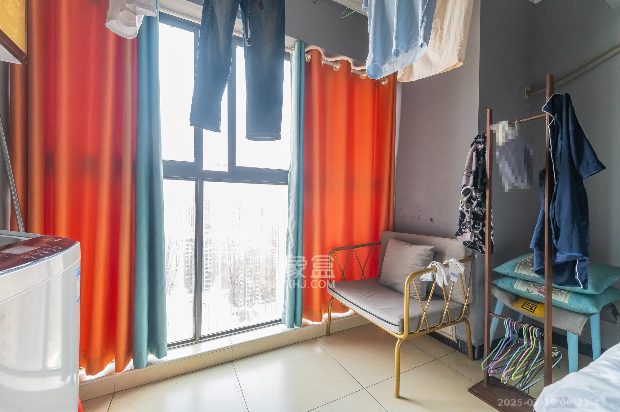 华润五彩城  1室1厅1卫    19.3万 华润五彩城  1室1厅1卫    19.3万阳台