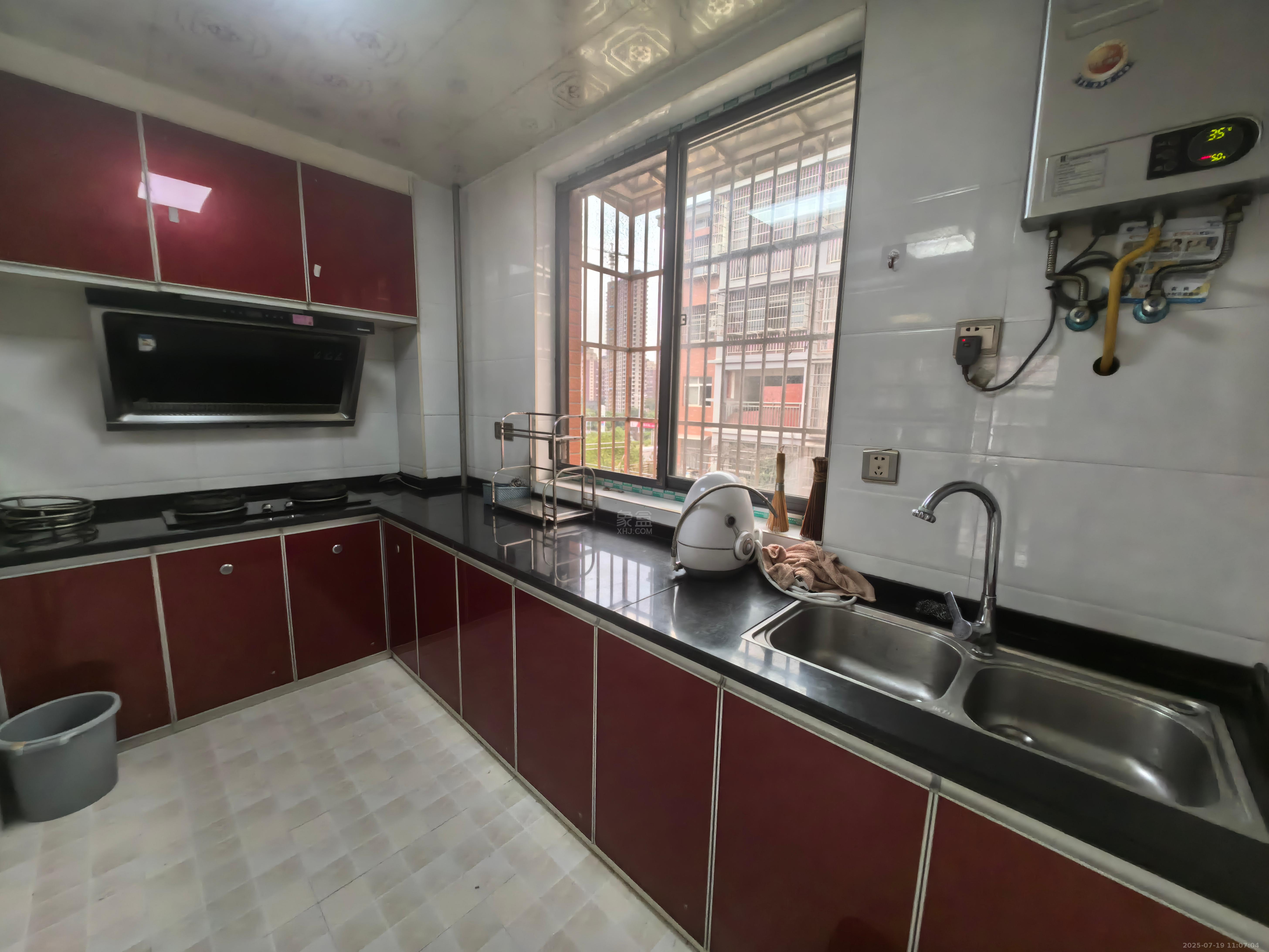 响塘安置小区  3室1厅1卫    1200.0元/月 响塘安置小区  3室1厅1卫    1200.0元/月室内图