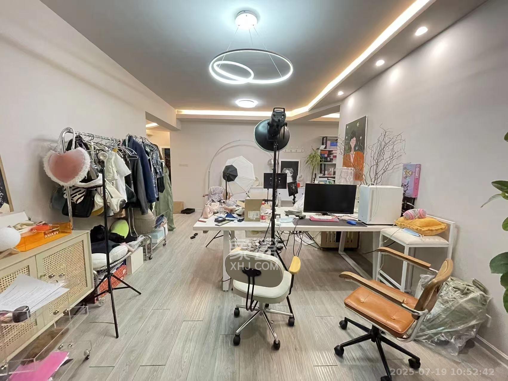 欧陆经典  2室1厅1卫   3200.00元/月室内图