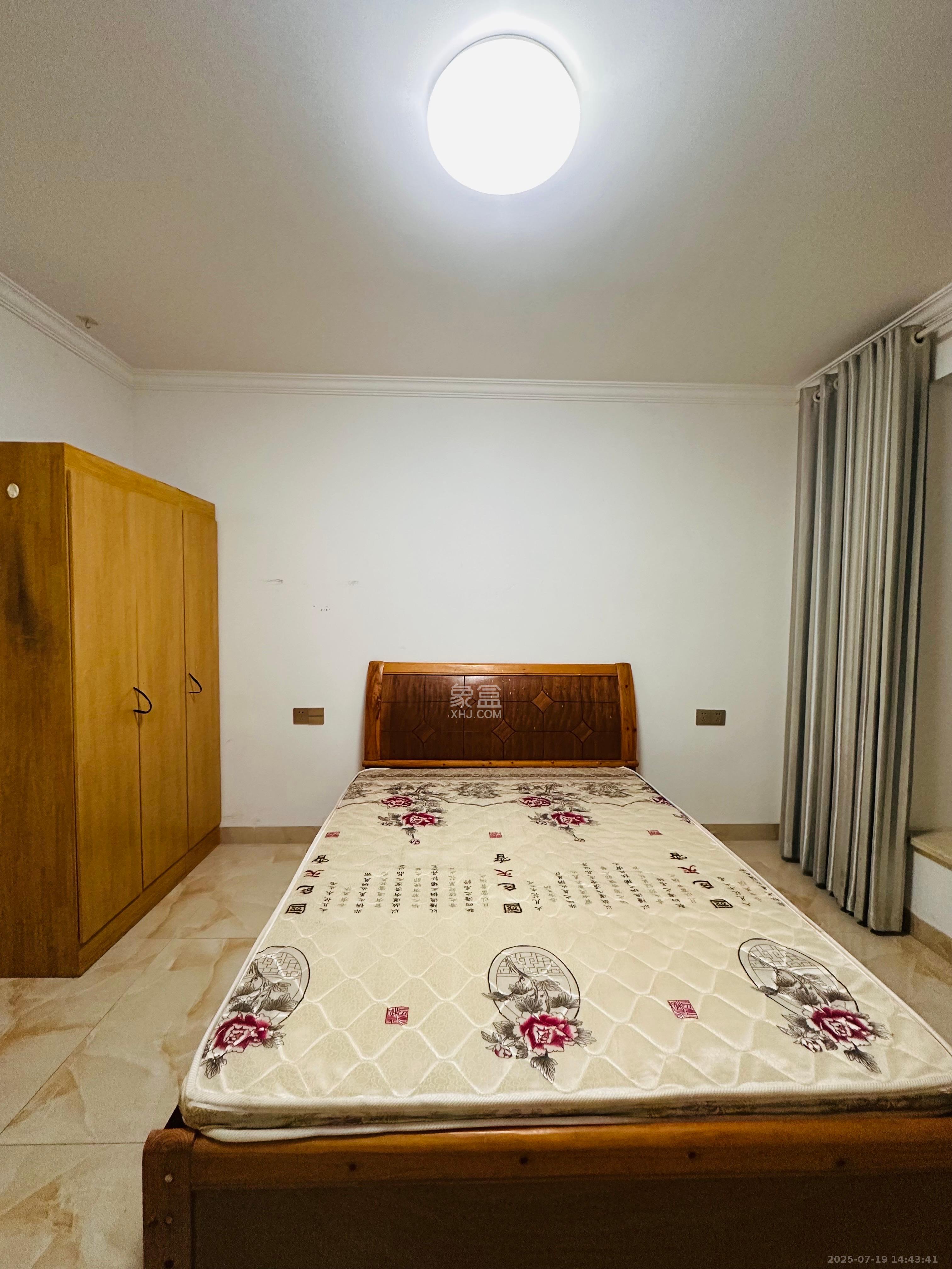 丽发新城 3室2厅2卫 2200.0元/月 丽发新城 3室2厅2卫 2200.0元/月室内图