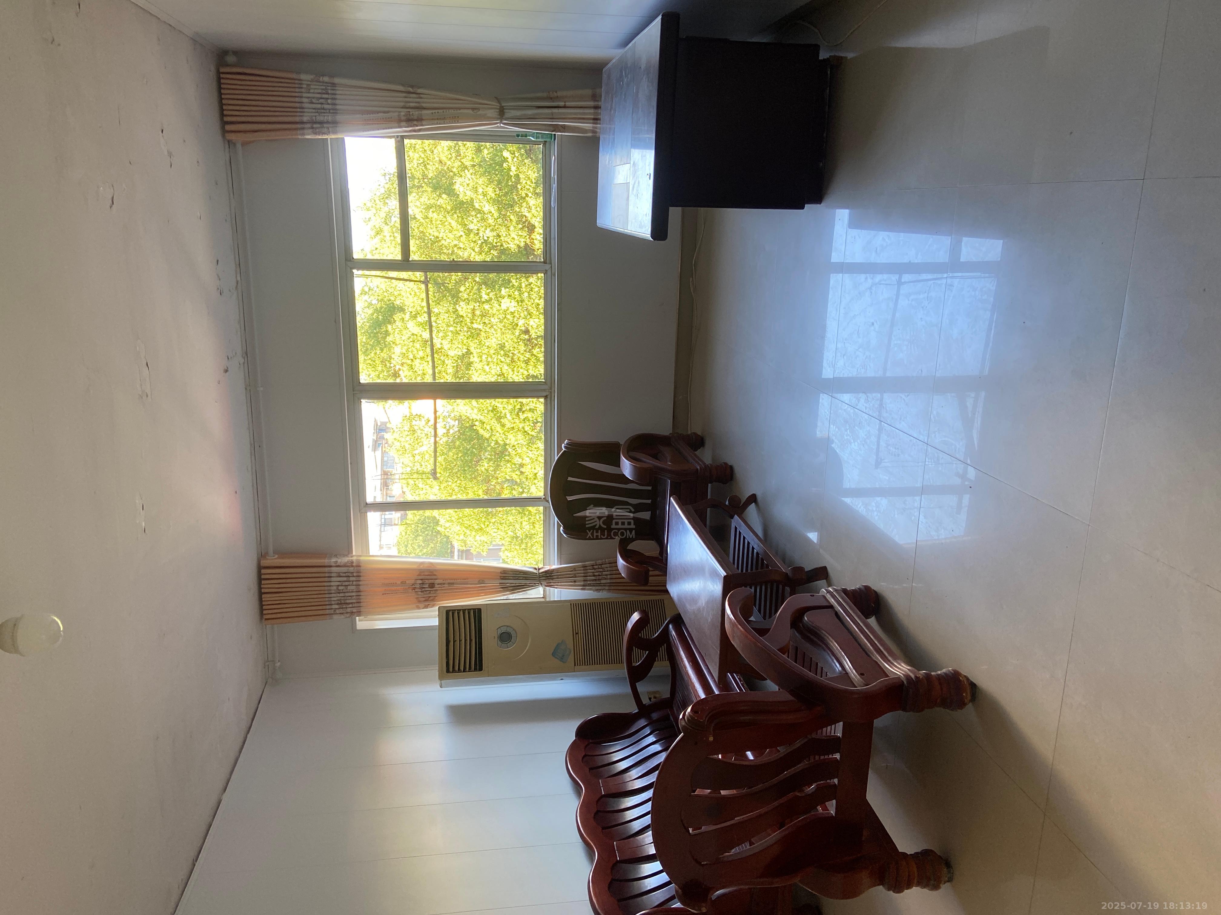 荷叶塘农贸市场综合楼 3室2厅1卫 1200.0元/月 荷叶塘农贸市场综合楼 3室2厅1卫 1200.0元/月室内图