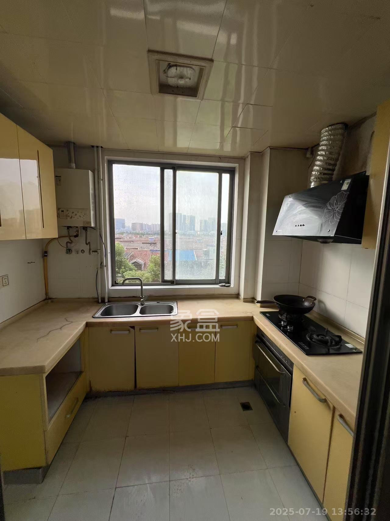 芙蓉苑 4室2厅2卫 2700.0元/月 芙蓉苑 4室2厅2卫 2700.0元/月室内图