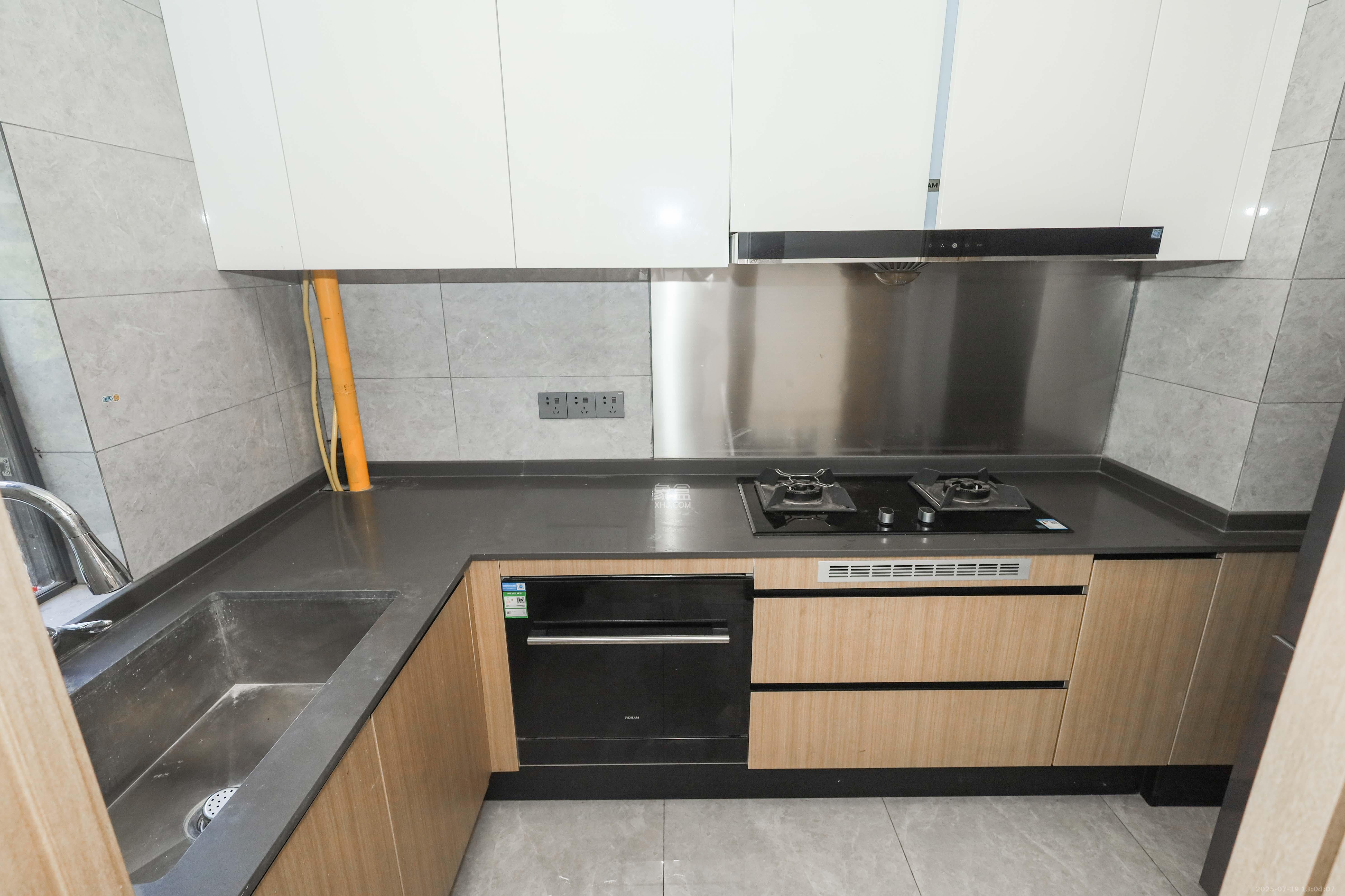 爱家当代境 4室2厅2卫 170.0万 爱家当代境 4室2厅2卫 170.0万厨房