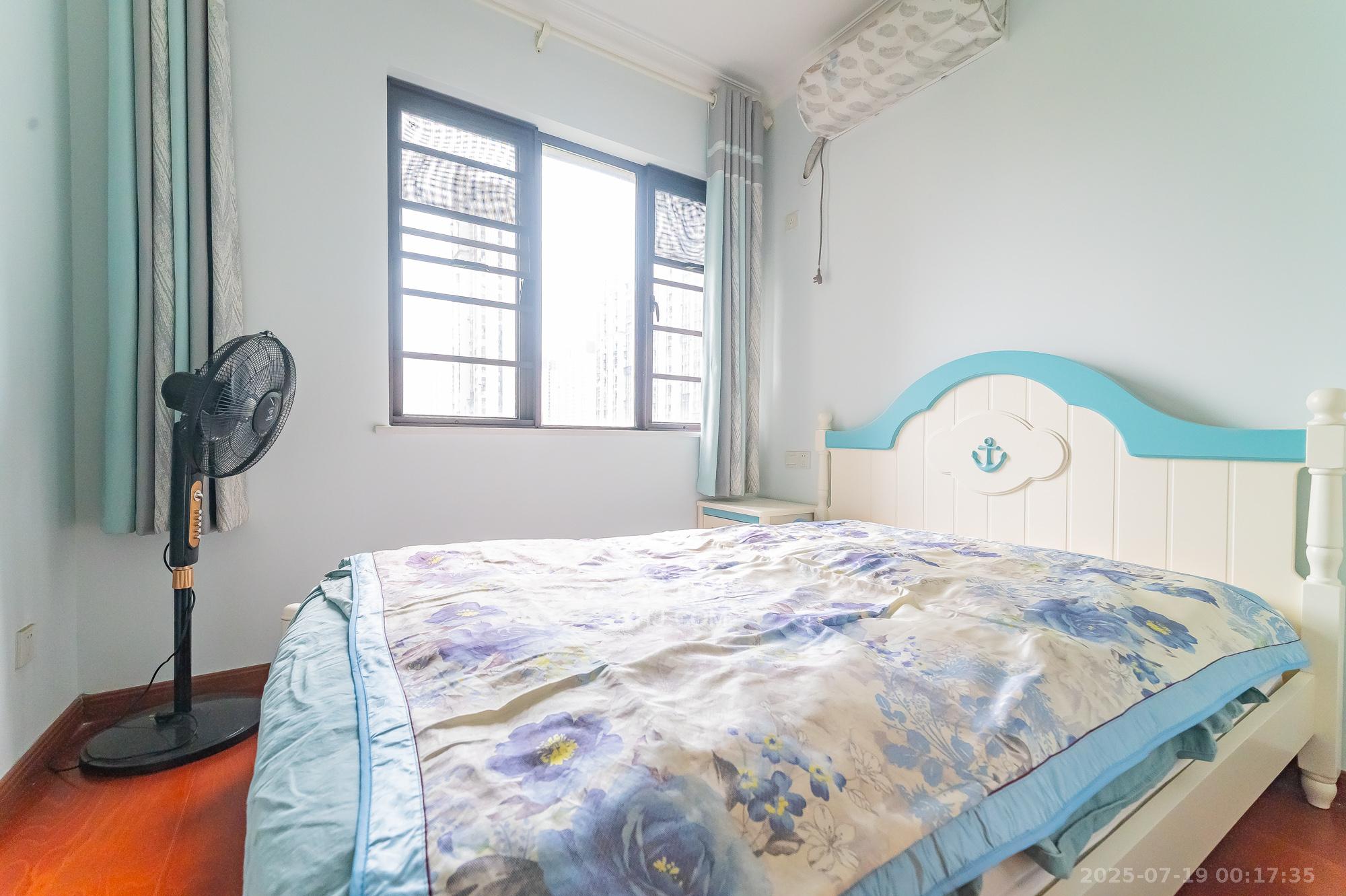 星湖湾一期高层  3室2厅1卫    76.8万卧室