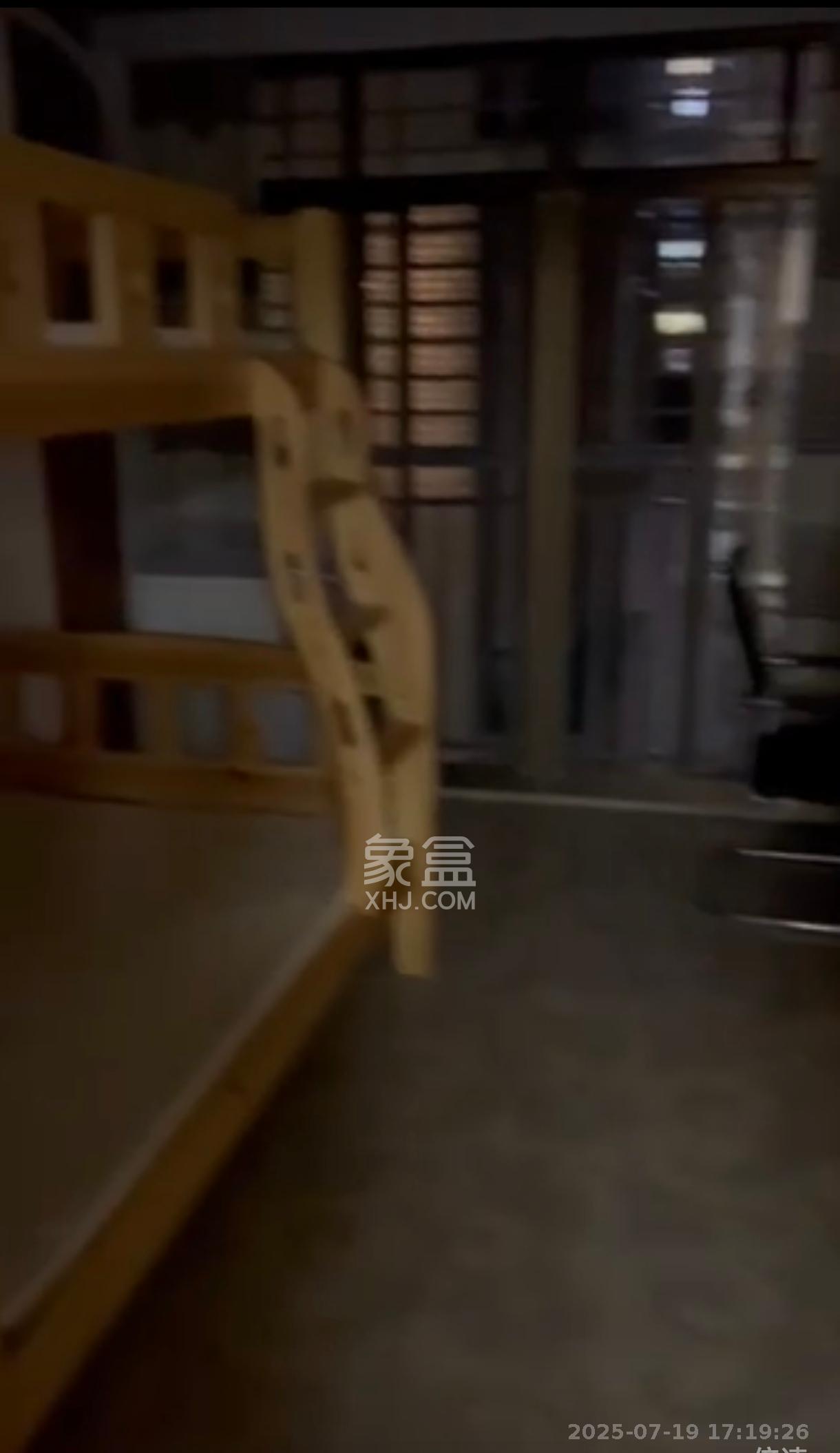 骑龙安置小区  3室2厅2卫   2400.00元/月室内图