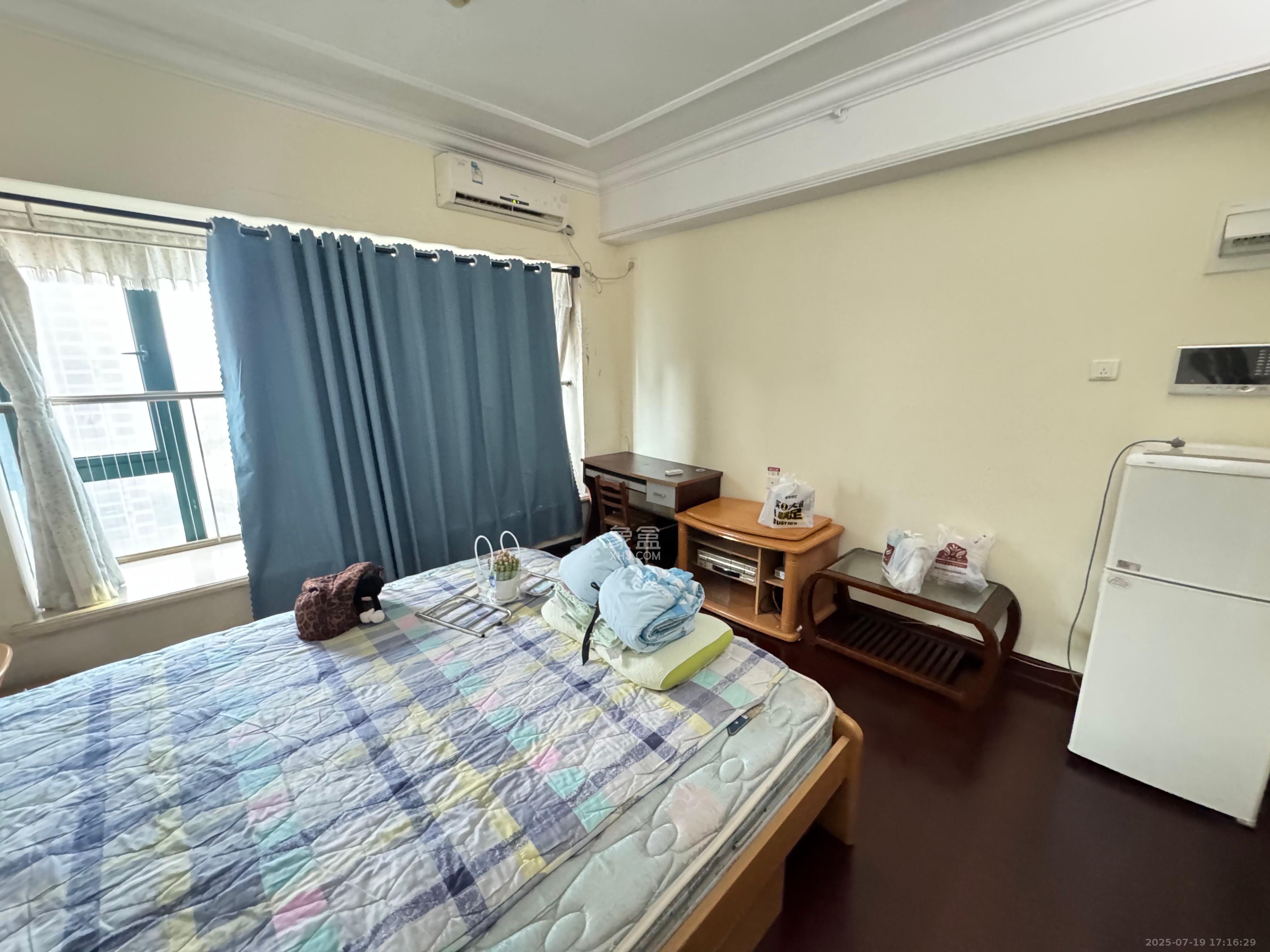 恒大华府  1室1厅1卫    1200.0元/月 恒大华府  1室1厅1卫    1200.0元/月室内图